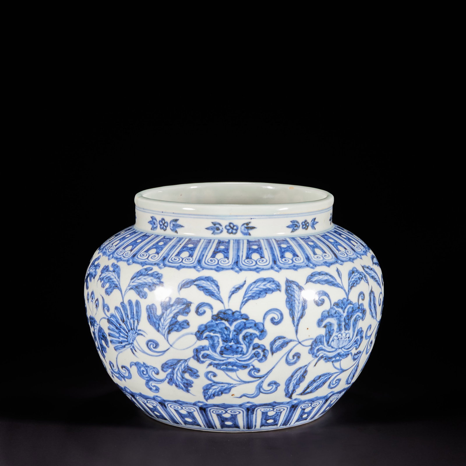 Ming Dynasty, blue and white flower-patterned jars (1 of 11)