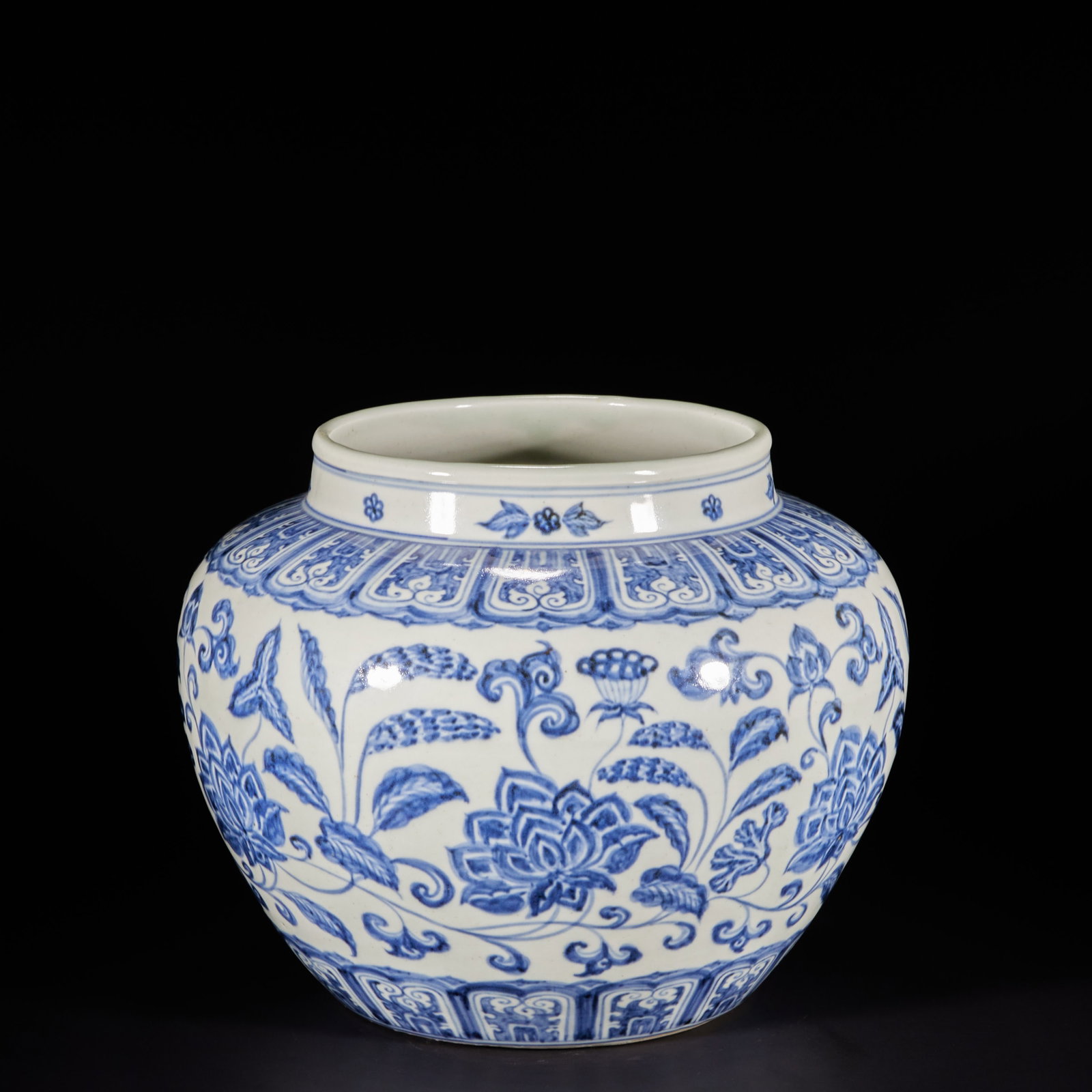 Ming Dynasty, blue flower flower pattern jar (1 of 9)