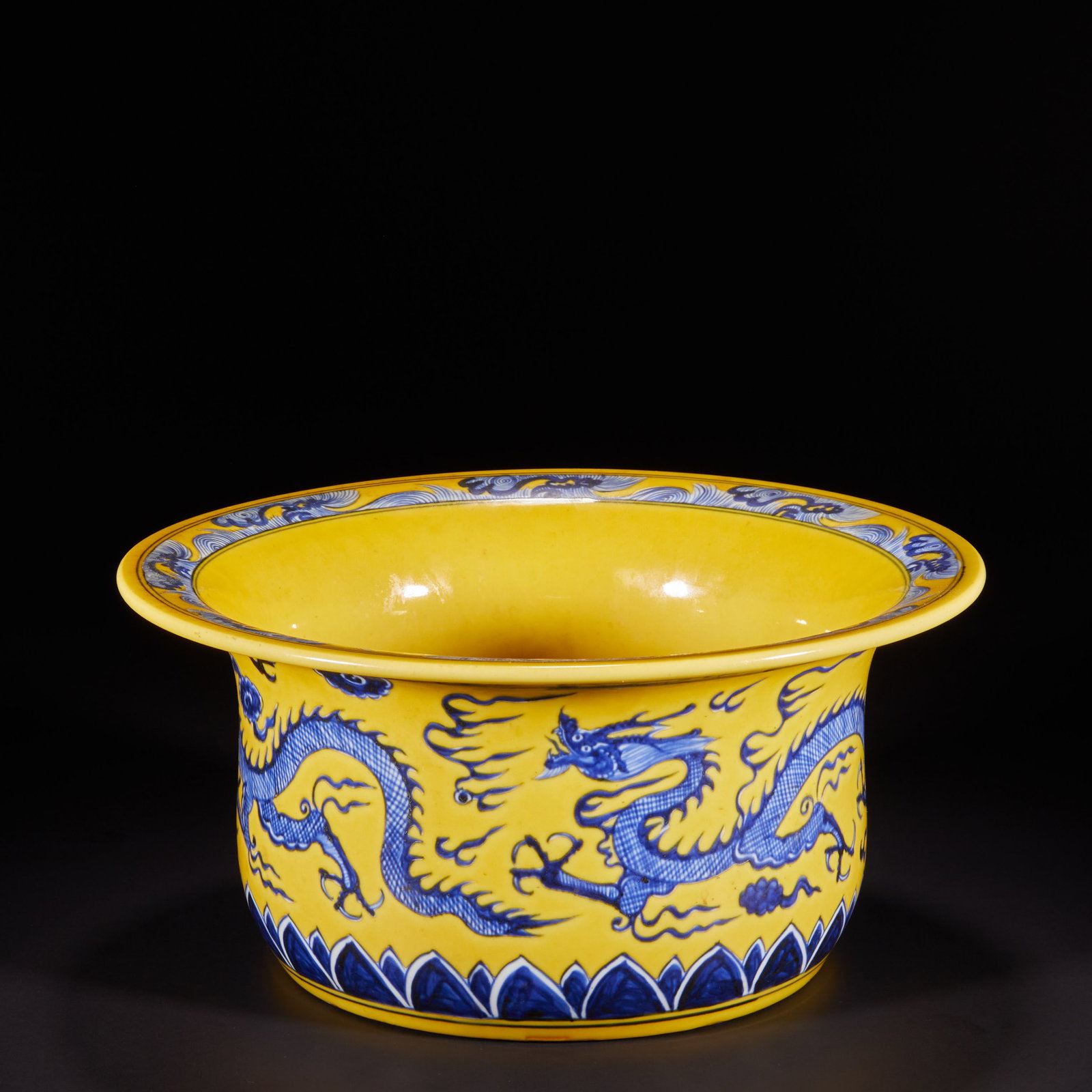 Ming Dynasty, yellow dragon pattern wash: H:12.2cm W:26cm