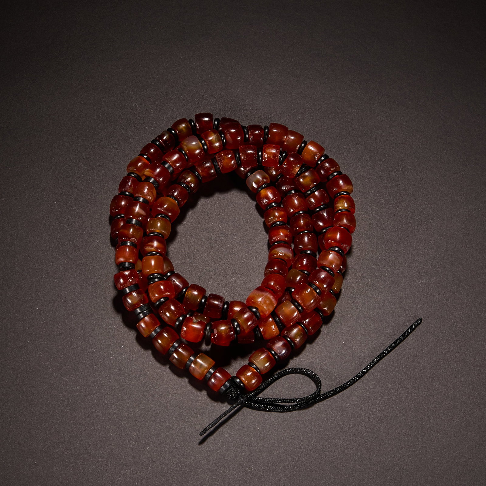 Agate necklace before Ming Dynasty: H1 cm W 1cm Weight 95g