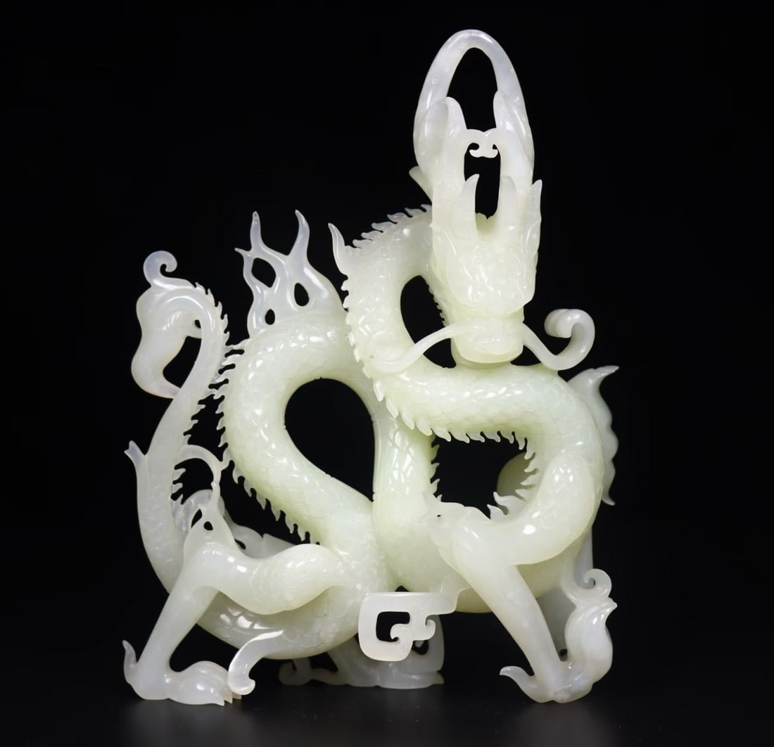Hetian Jade Dragon in Qing Dynasty: H 17cm W12.5 cm Weight390g