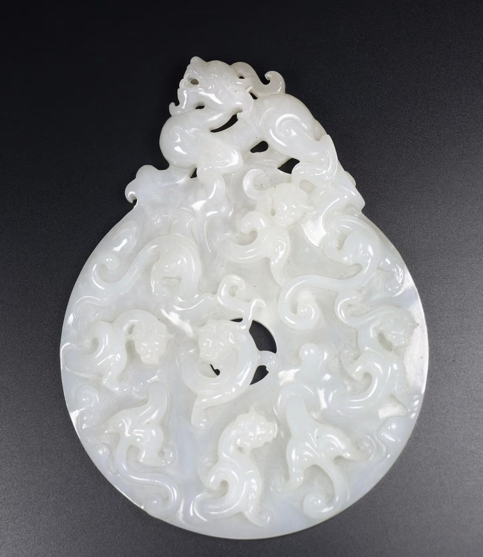 Hetian jade beast head wall before Ming Dynasty: H 15.5cm W 11.8cm Weight318g
