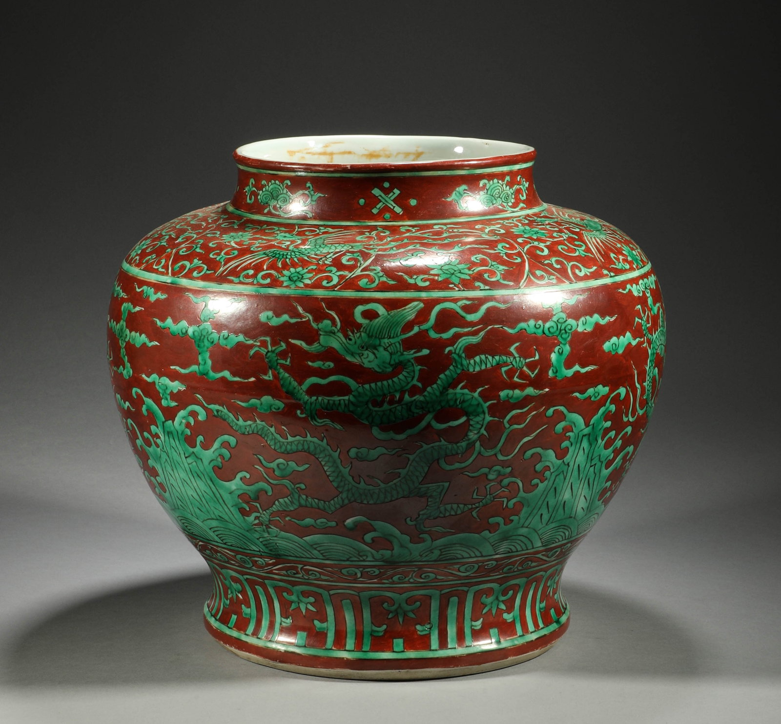 Ming Dynasty, red background green glaze sea water dragon pattern tank (1 of 8)