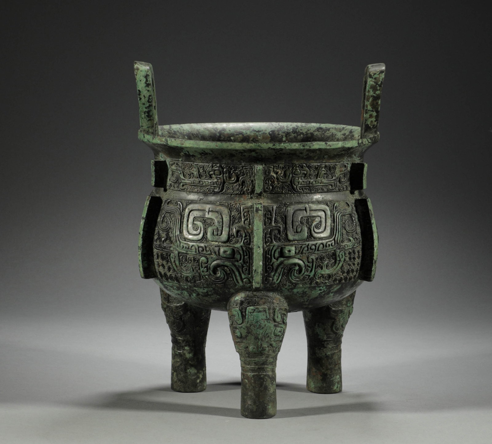 Before the Ming Dynasty, copper tripod with two ears (1 of 9)