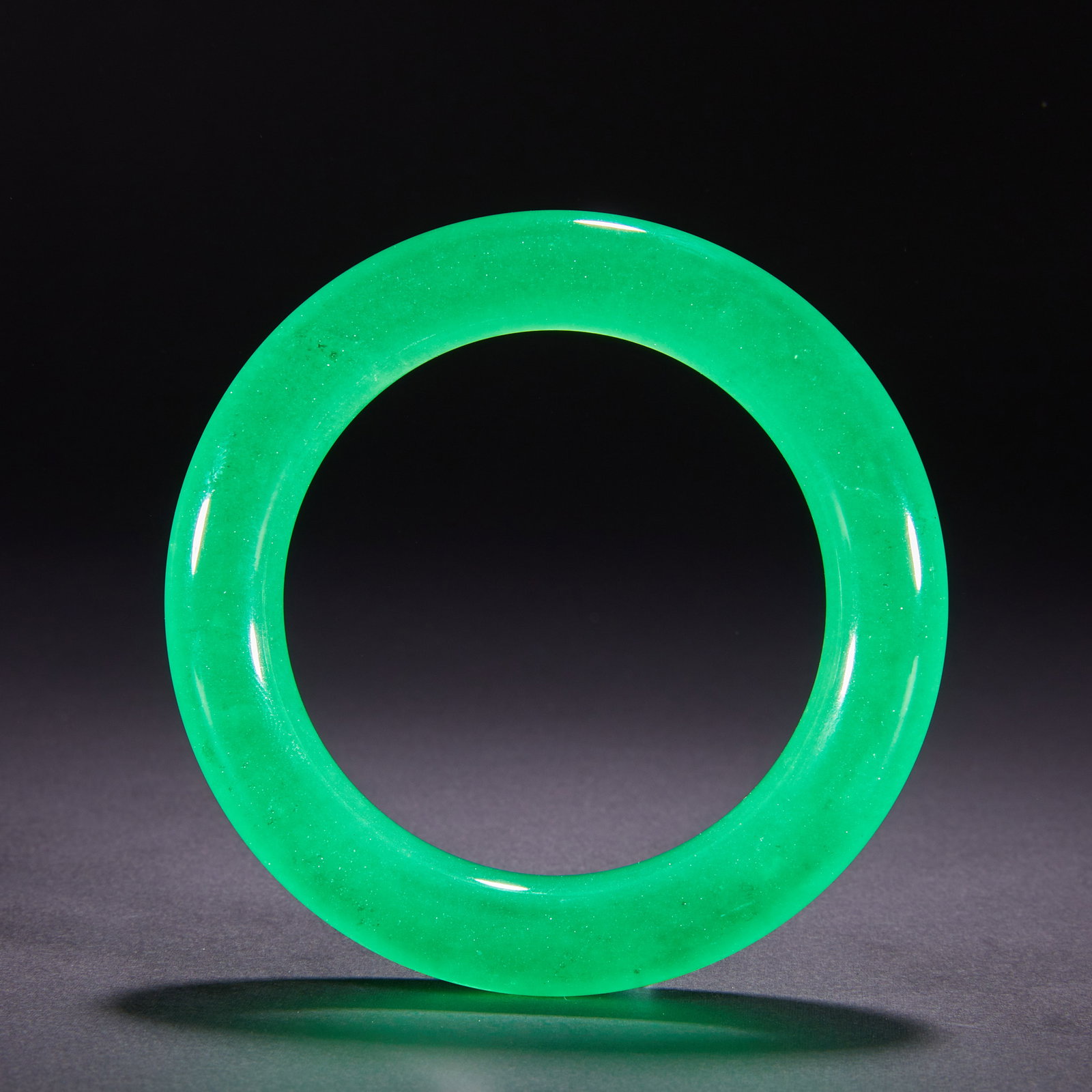 Qing Dynasty Jade Bracelet: H:8.5cm W:8.5cm Weight:84g