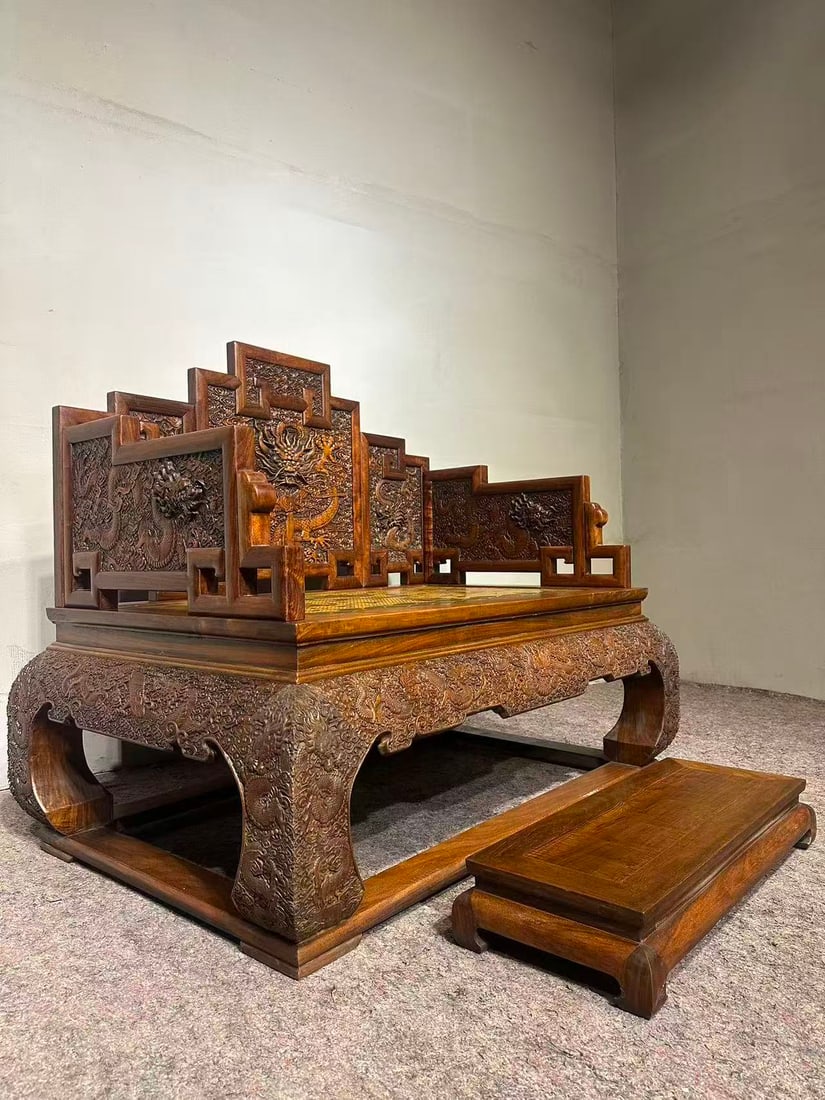 Qing Dynasty Huanghuali Dragon Throne: H116 cm W128 cm