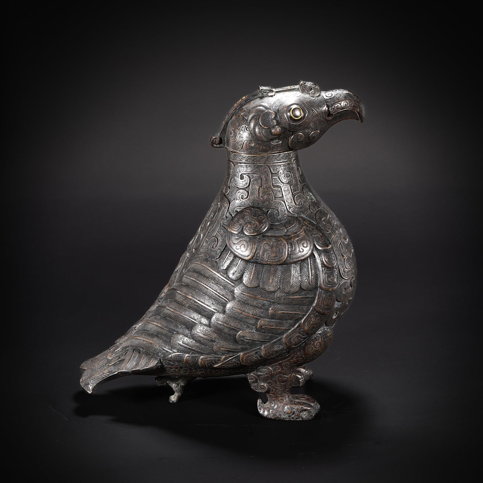 Before the Ming Dynasty, bronze wares were horned with chi stripes and scales.: H26cm W23cm