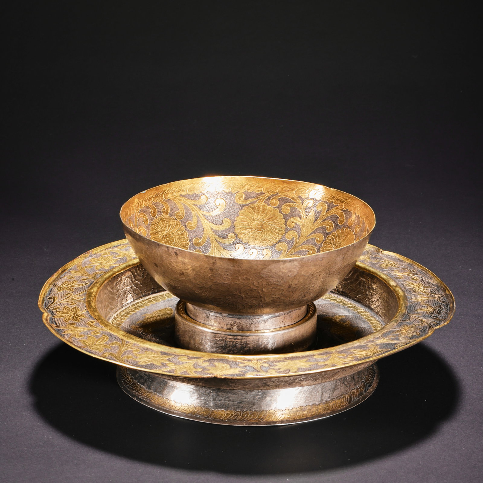 Before the Ming Dynasty, a set of silver-gilded flower fish-grain tea cups (1 of 12)