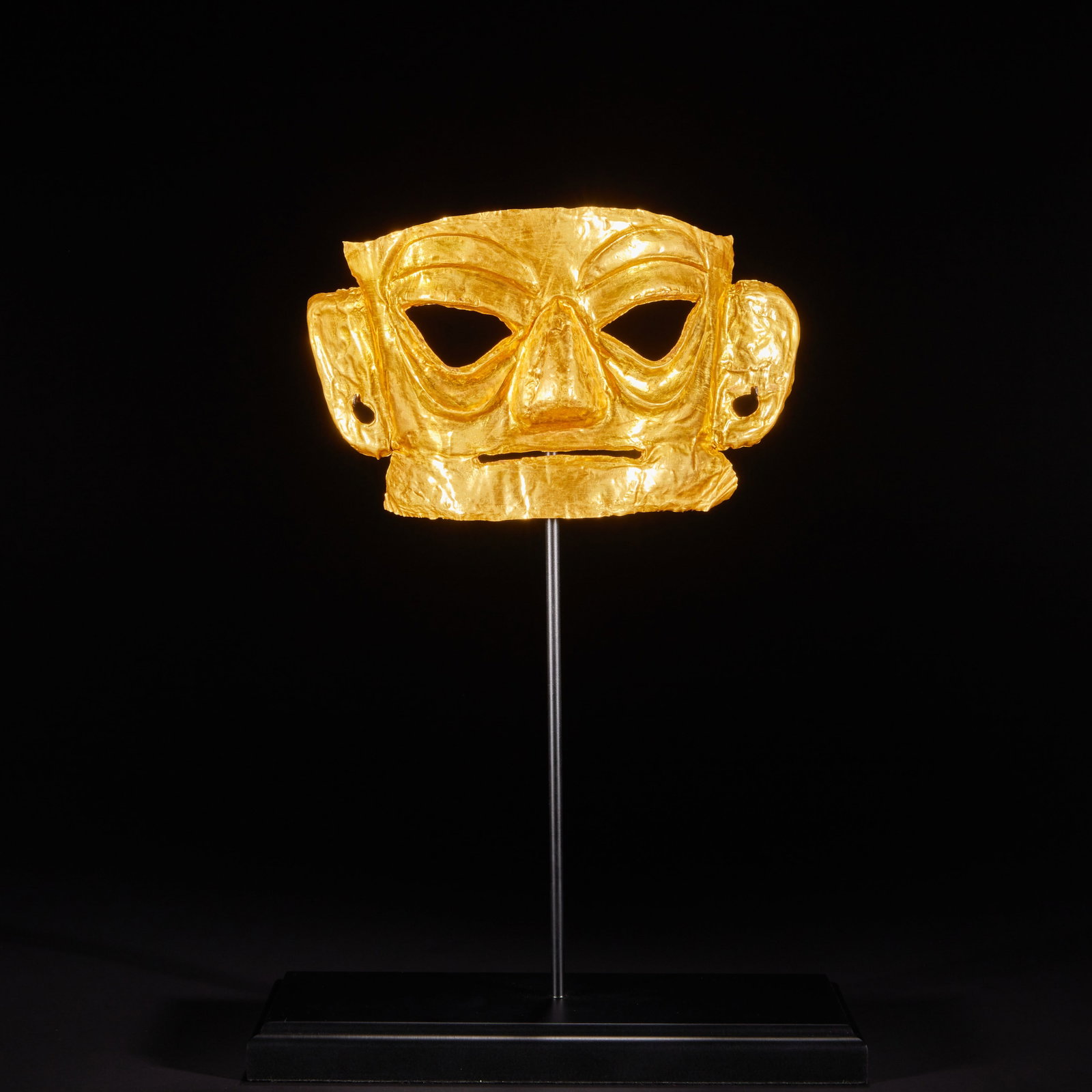 Pure gold mask before Ming Dynasty: H:11cm W:19cm Weight:45g