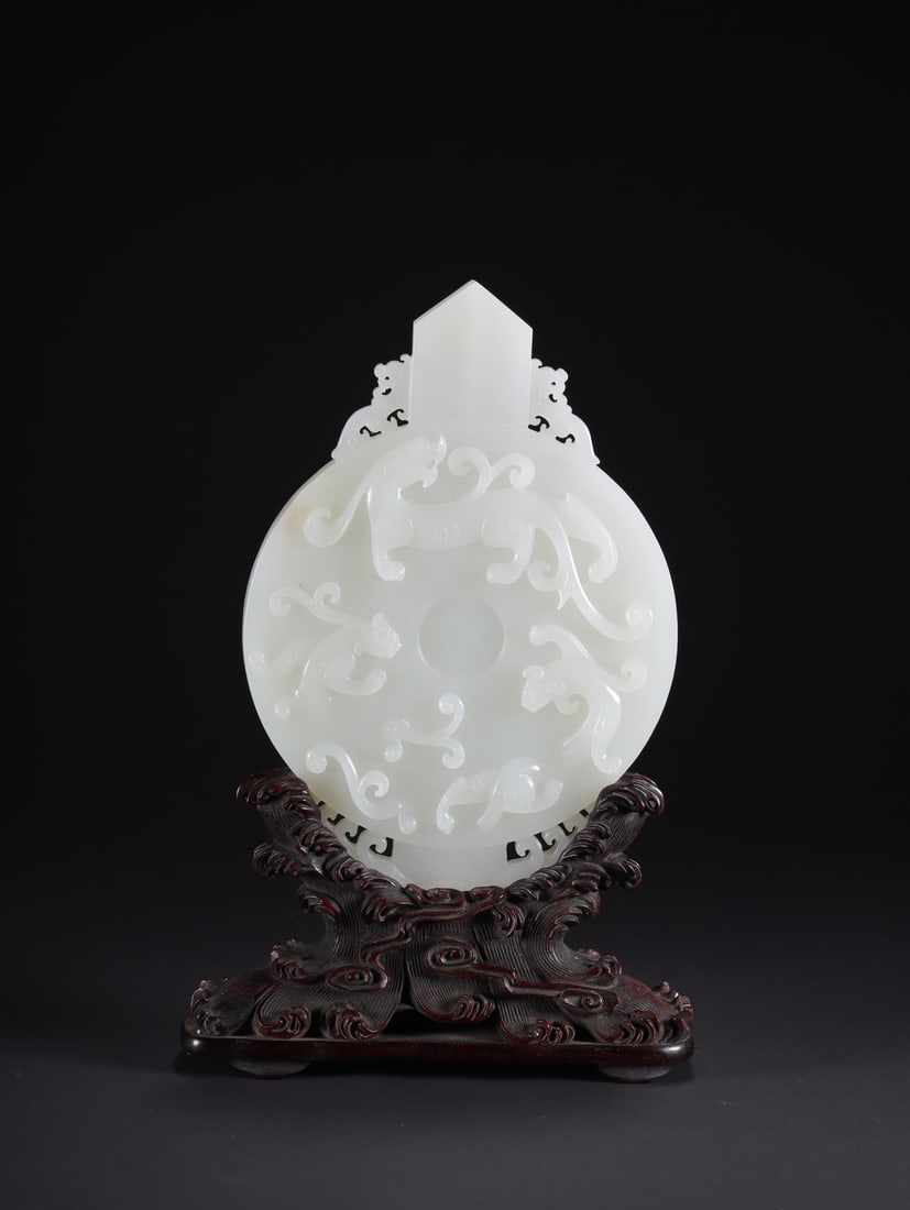 Qing Dynasty Hetian Jade Dragon-style Gui Bi: H 15.2cm W 10.7cm Weight287 g