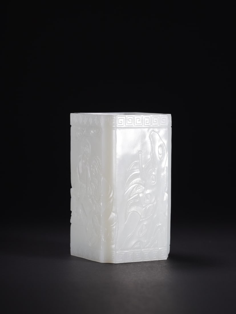 Qing Dynasty Hetian Jade Erqiao Reading Poetry pen container: H 8.2cm W4.3 cm Weight156 g