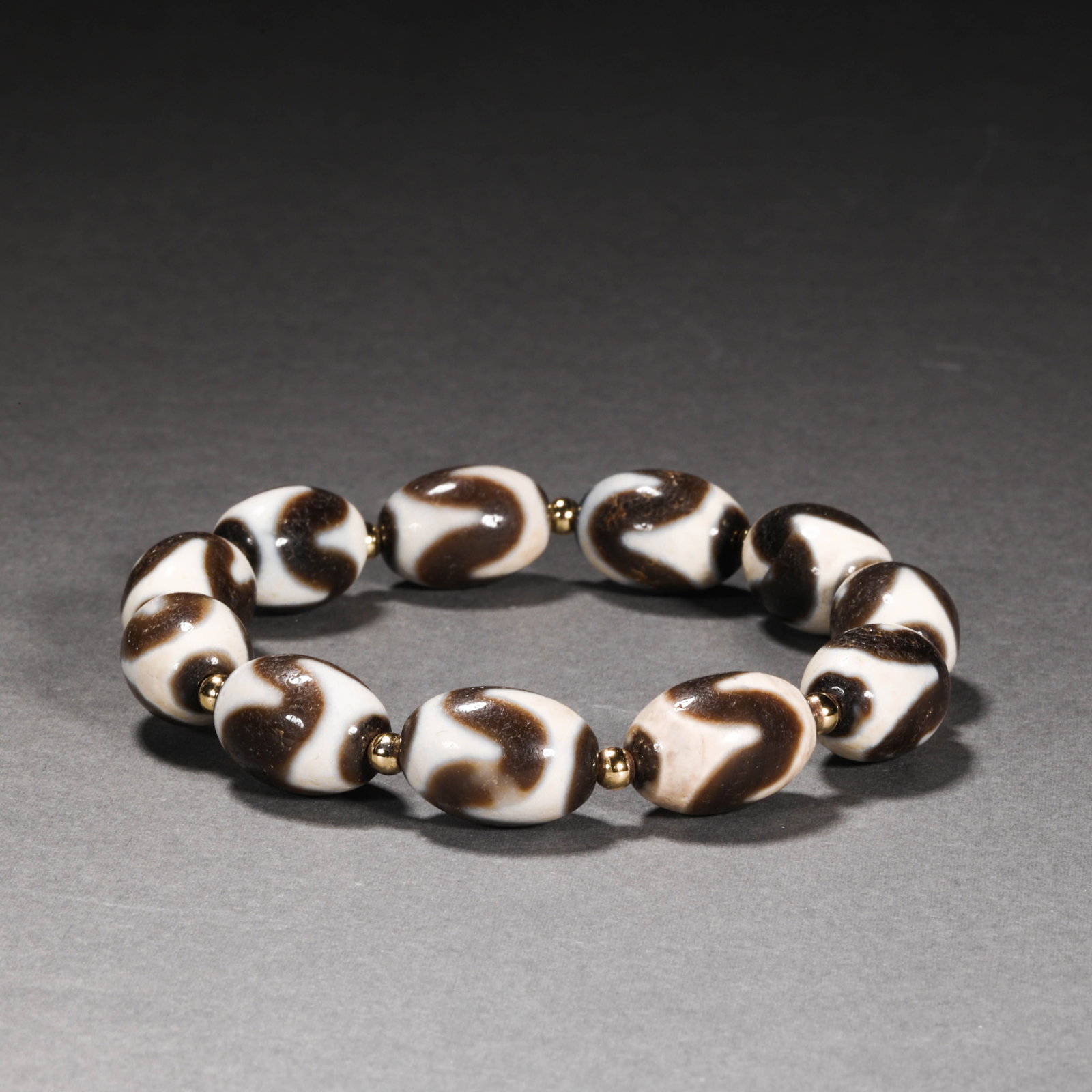 Ming Dynasty Tiger Tooth Beads Bracelet: H1.8cm W1.2cm Wight43g