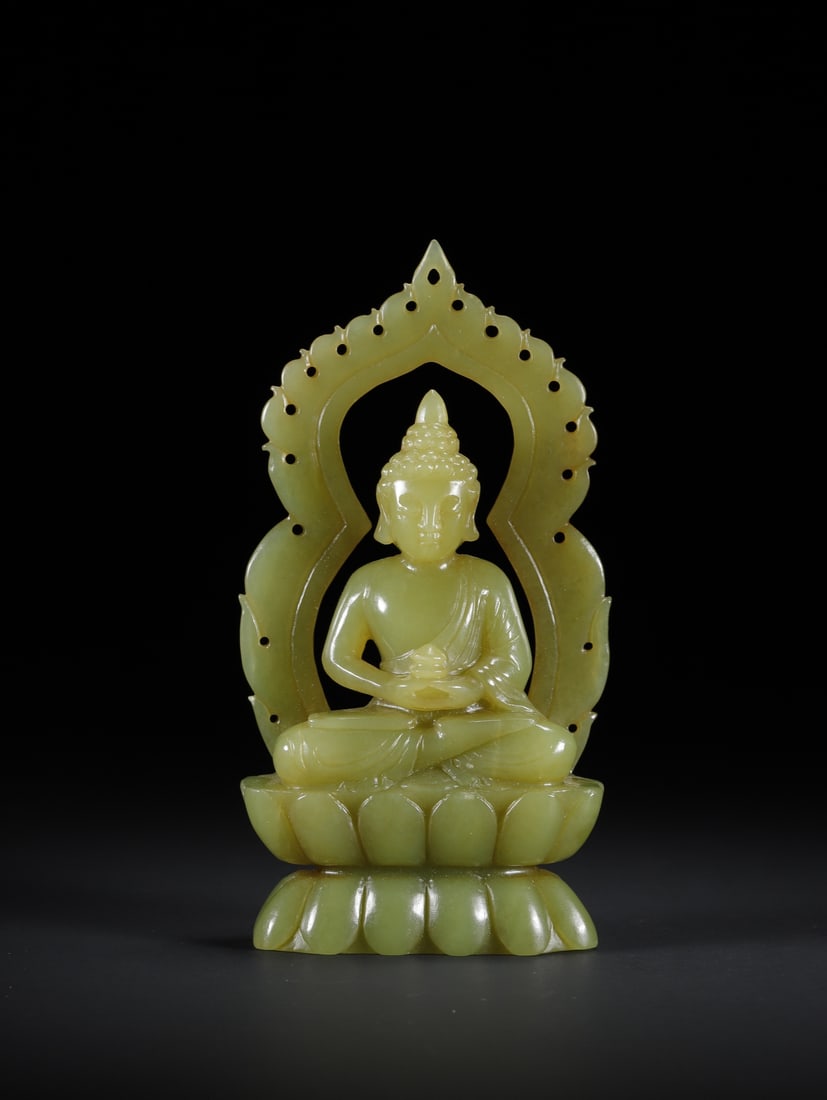 Hetian Topaz Jade Buddha in Qing Dynasty: H11.8 cm W 6cm Weight165 g