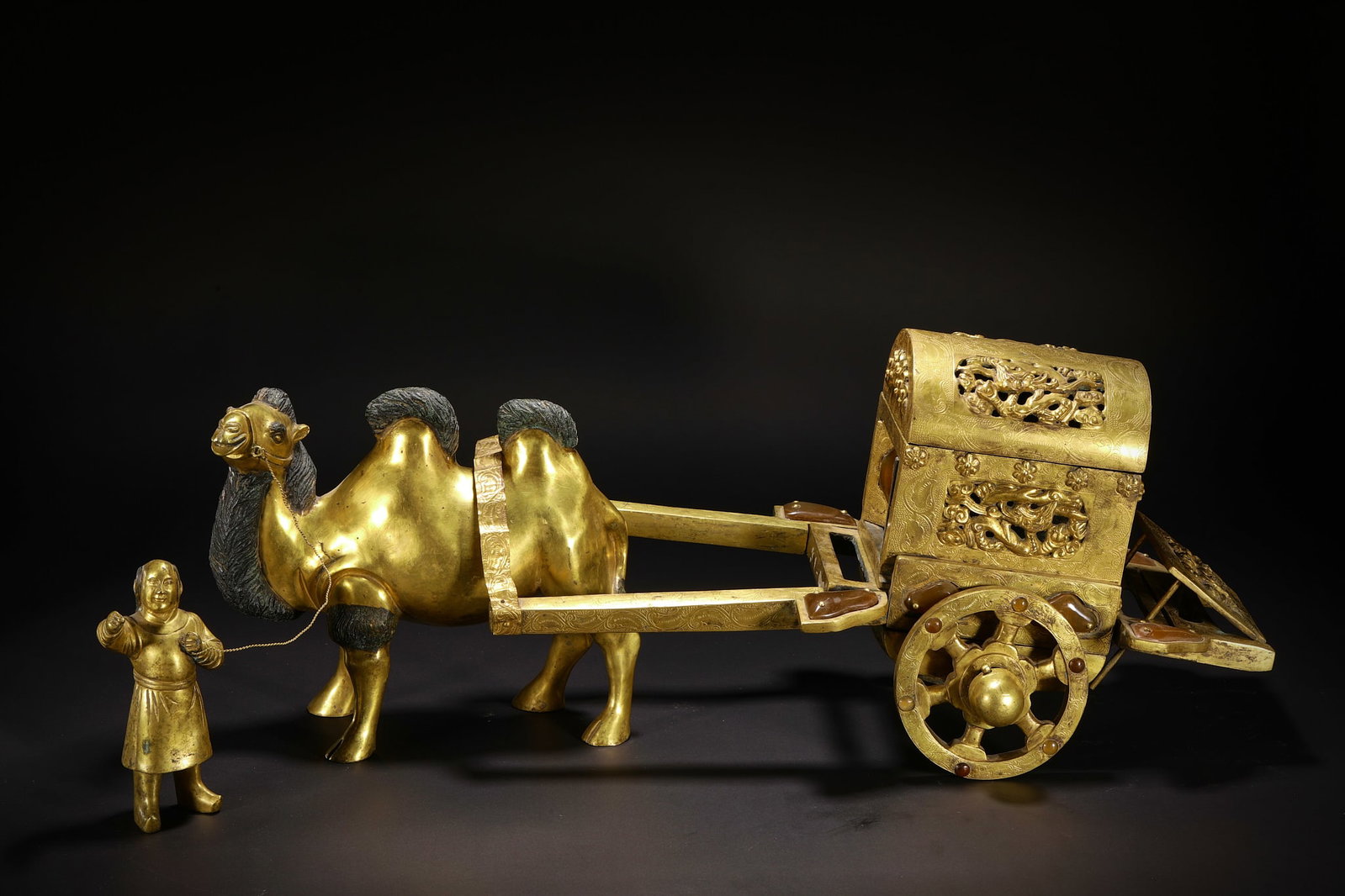 Before the Ming Dynasty, gilded camels pulled carts.: H22cm W59cm