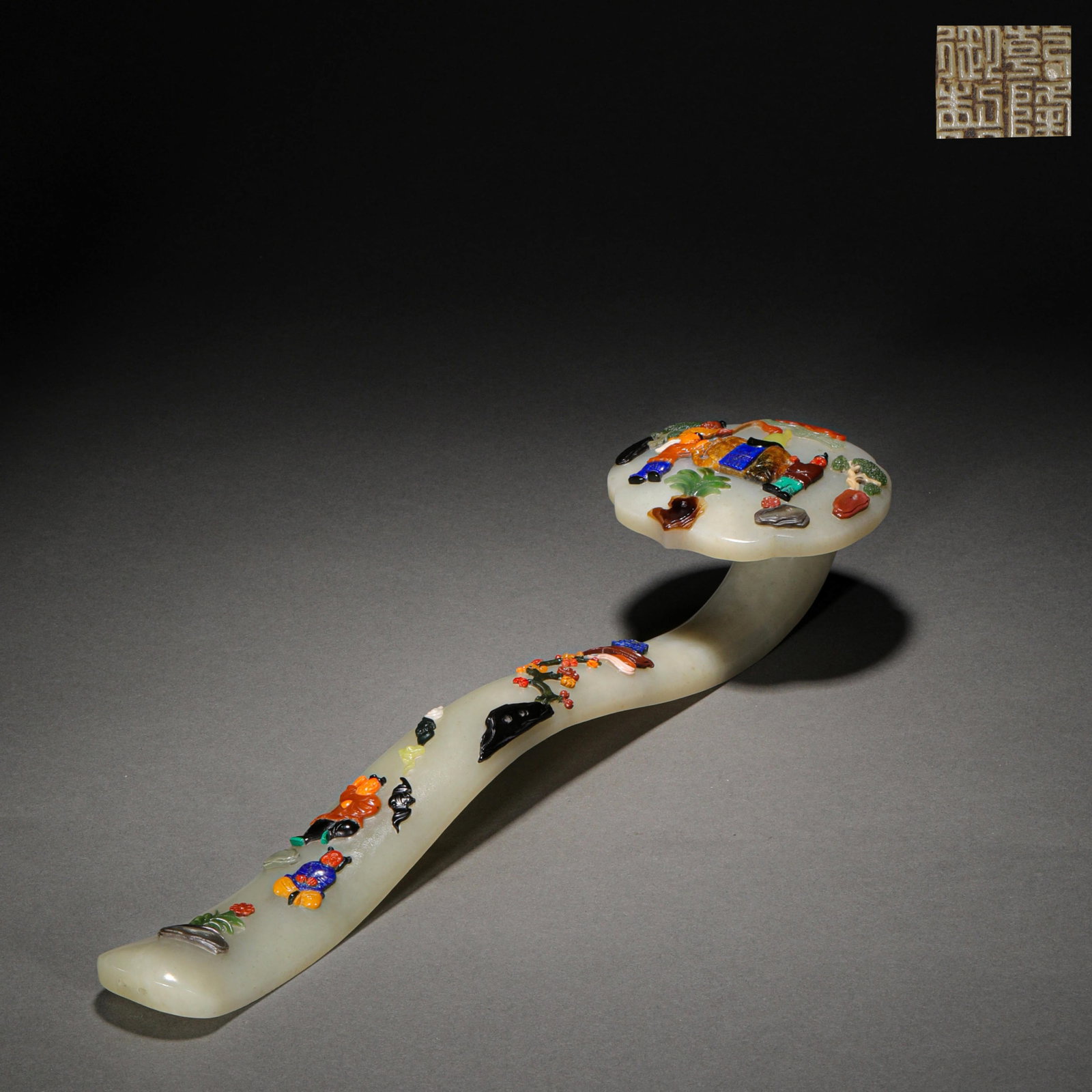 Hetian jade inlaid with eight treasures in Qing Dynasty: H10cm W36.5cm Weight781g