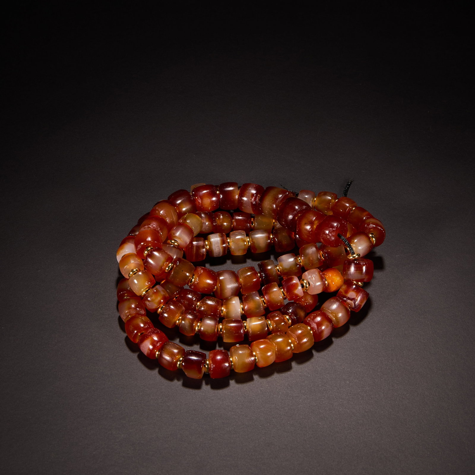 Agate necklace before Ming Dynasty: H 2cm W2 cm Weight 218g