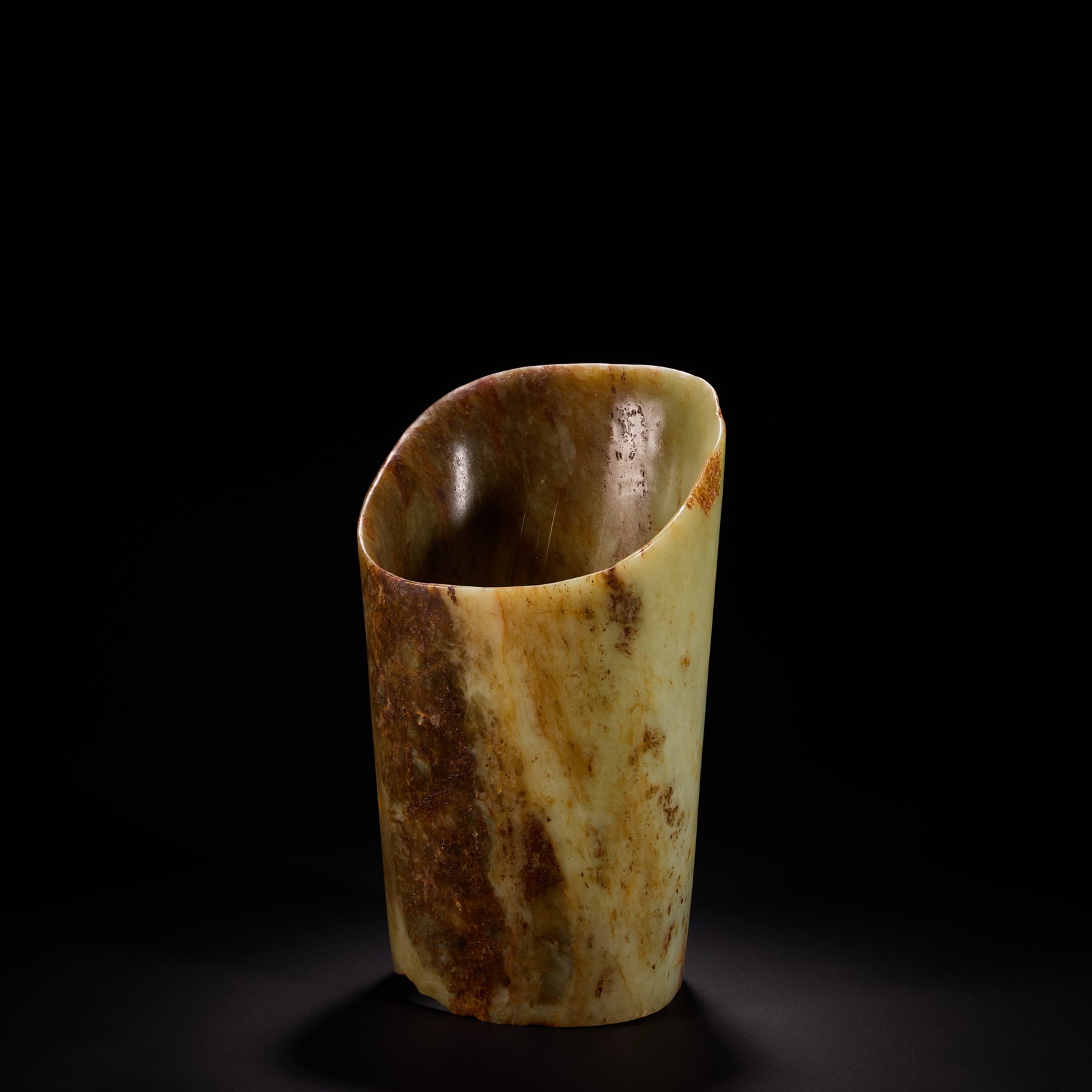 Before the Ming Dynasty, Hongshan culture horseshoe barrel: H26 cm W 14cm