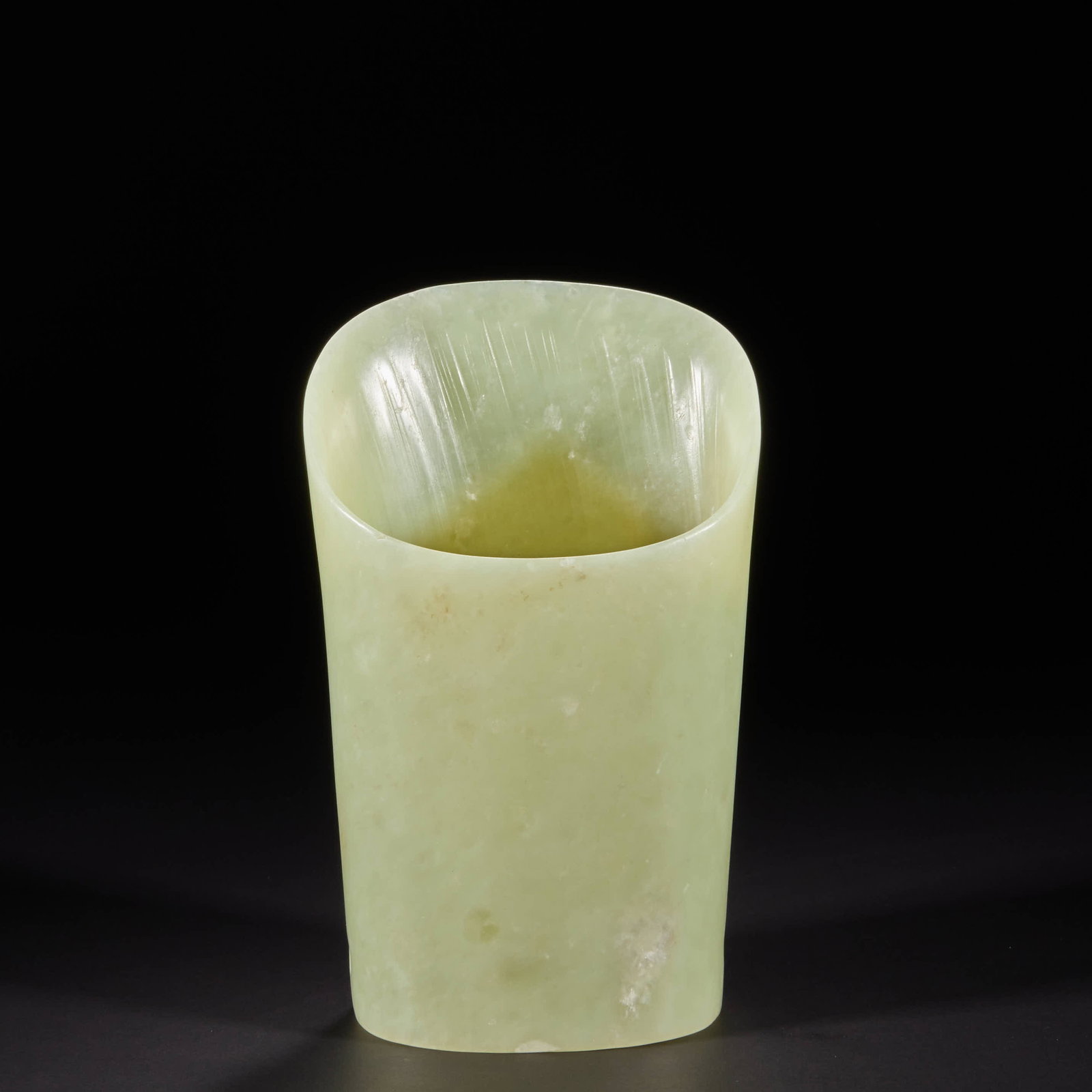 Hongshan culture horseshoe barrel: H:16cm W:9.8cm
