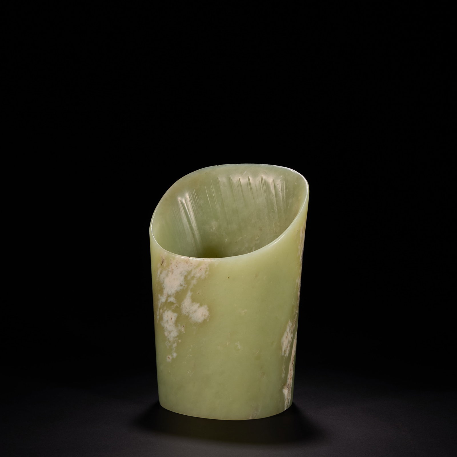 Before the Ming Dynasty, Hongshan culture horseshoe barrel: H17 cm W 11cm