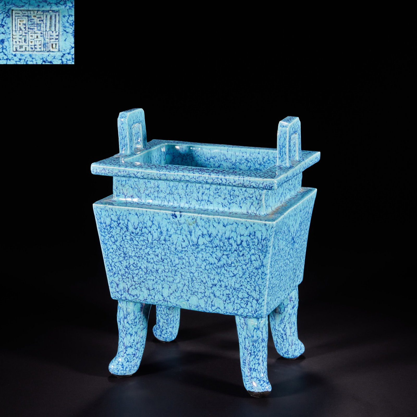 Qing Dynasty, furnace Jun glaze four-square tripod: H:21.6cm W:15.5cm