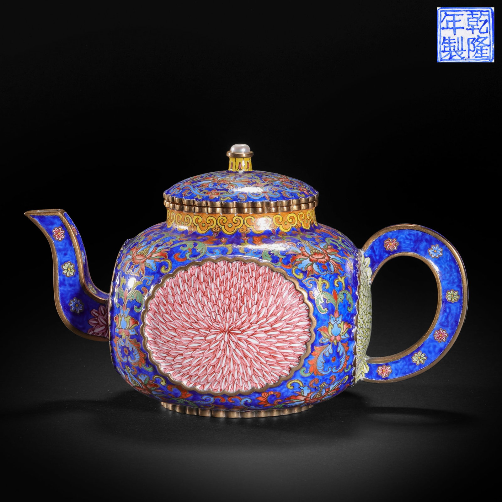 Qing Dynasty enamel flower open window holding pot (1 of 8)