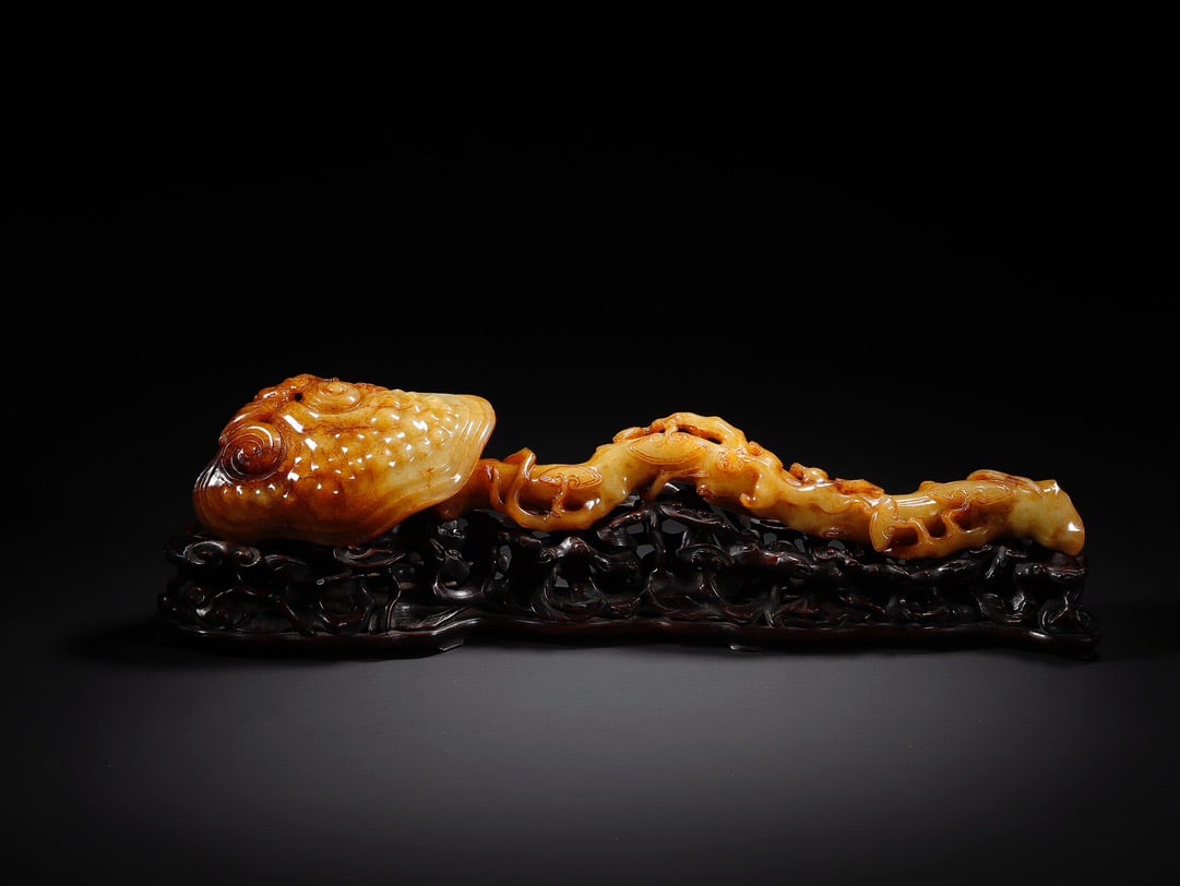 Hetian Topaz in Qing Dynasty Dragon grain Ganoderma lucidum Ruyi (1 of 11)