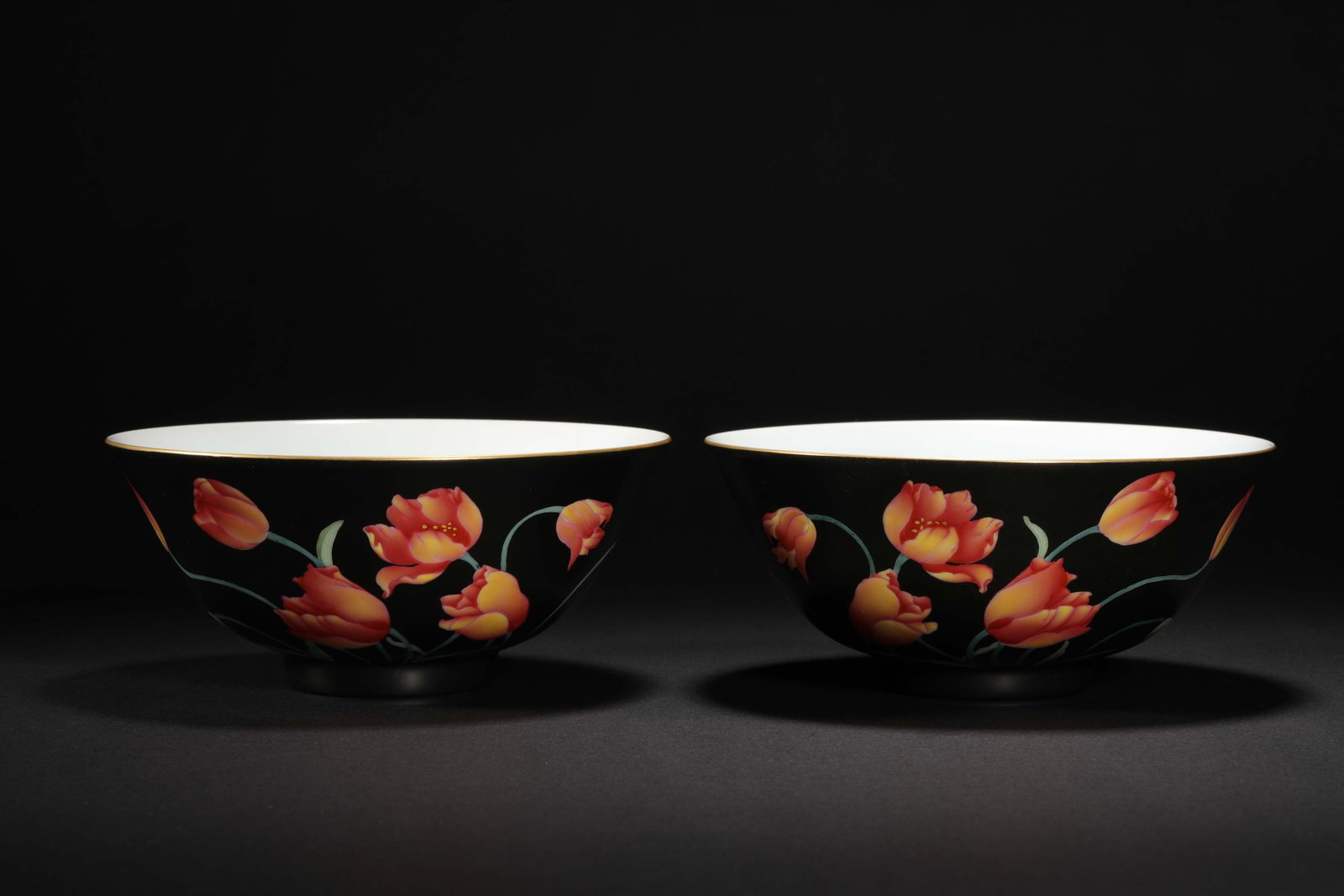 Qing Dynasty Black Pastel Tulip Flower Bowl: H6.5cm W15cm