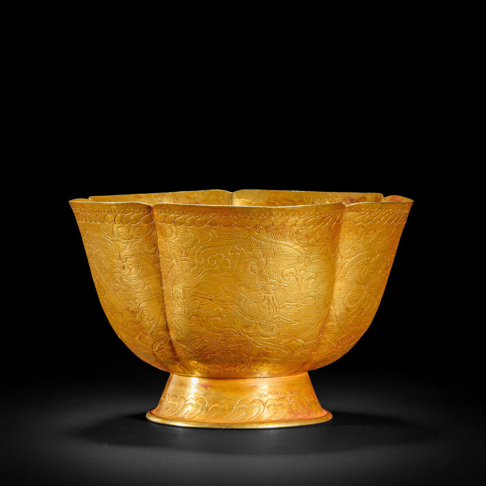 Ming dynasty gold dragon pattern flower bowl (1 of 12)
