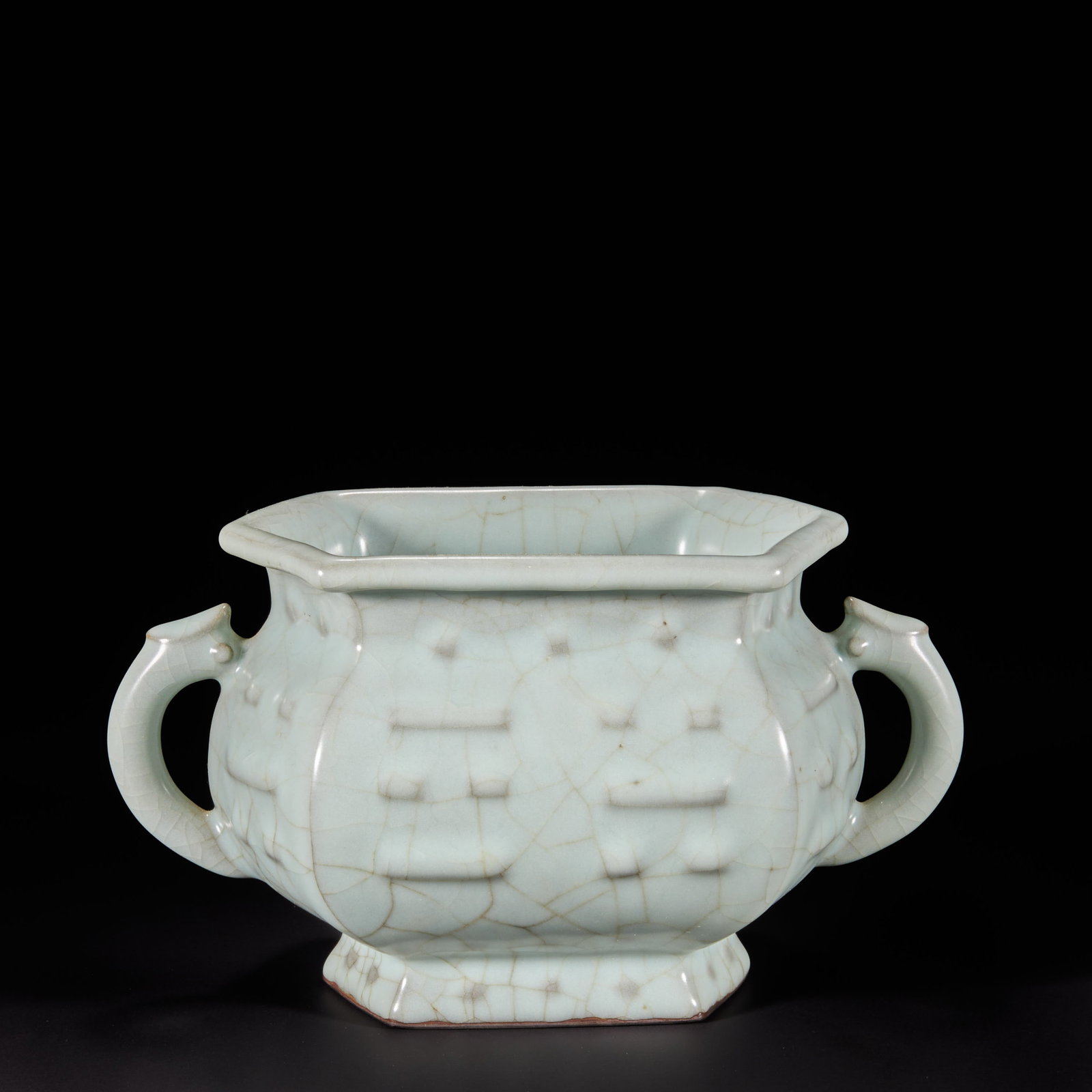 In the Qing Dynasty, Ge Kiln Bagua Binaural Furnace: H:14cm W:25cm