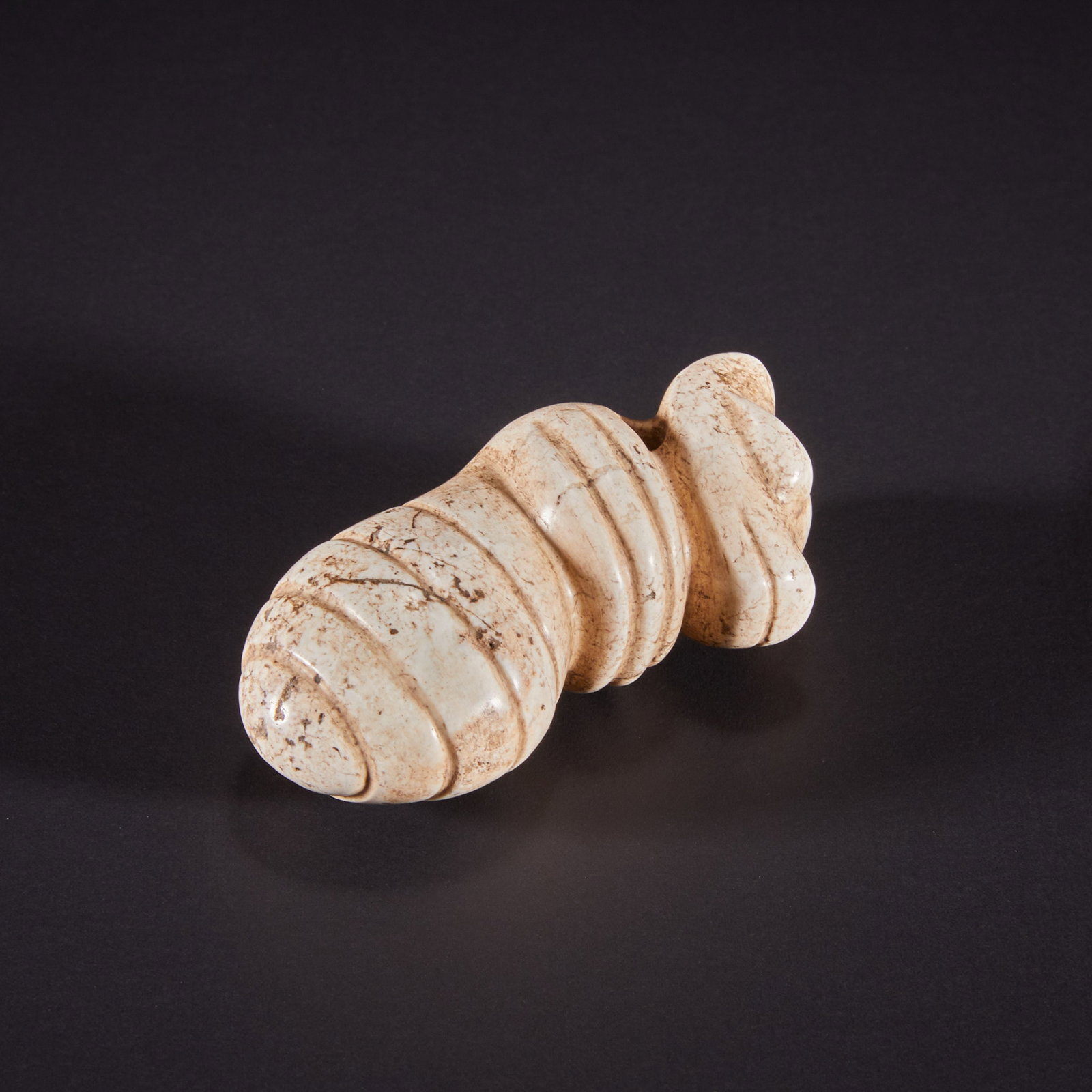 Before the Ming Dynasty, chicken bones and white jade beasts: H:7.1cm W:3cm Weight:69g