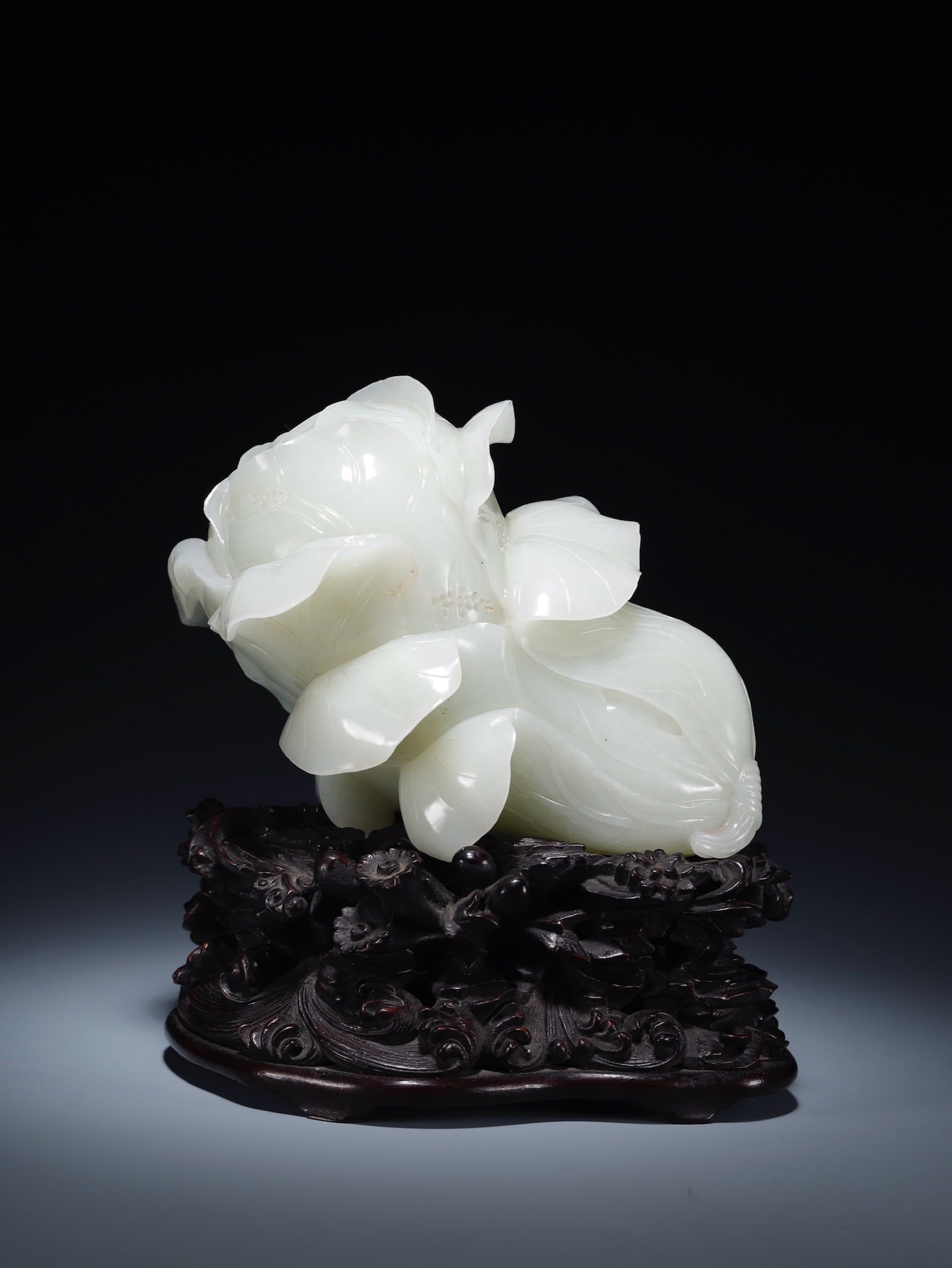 Hetian Jade Cabbage Ornaments in Qing Dynasty: H 15cm W seven cm Wight1692 g