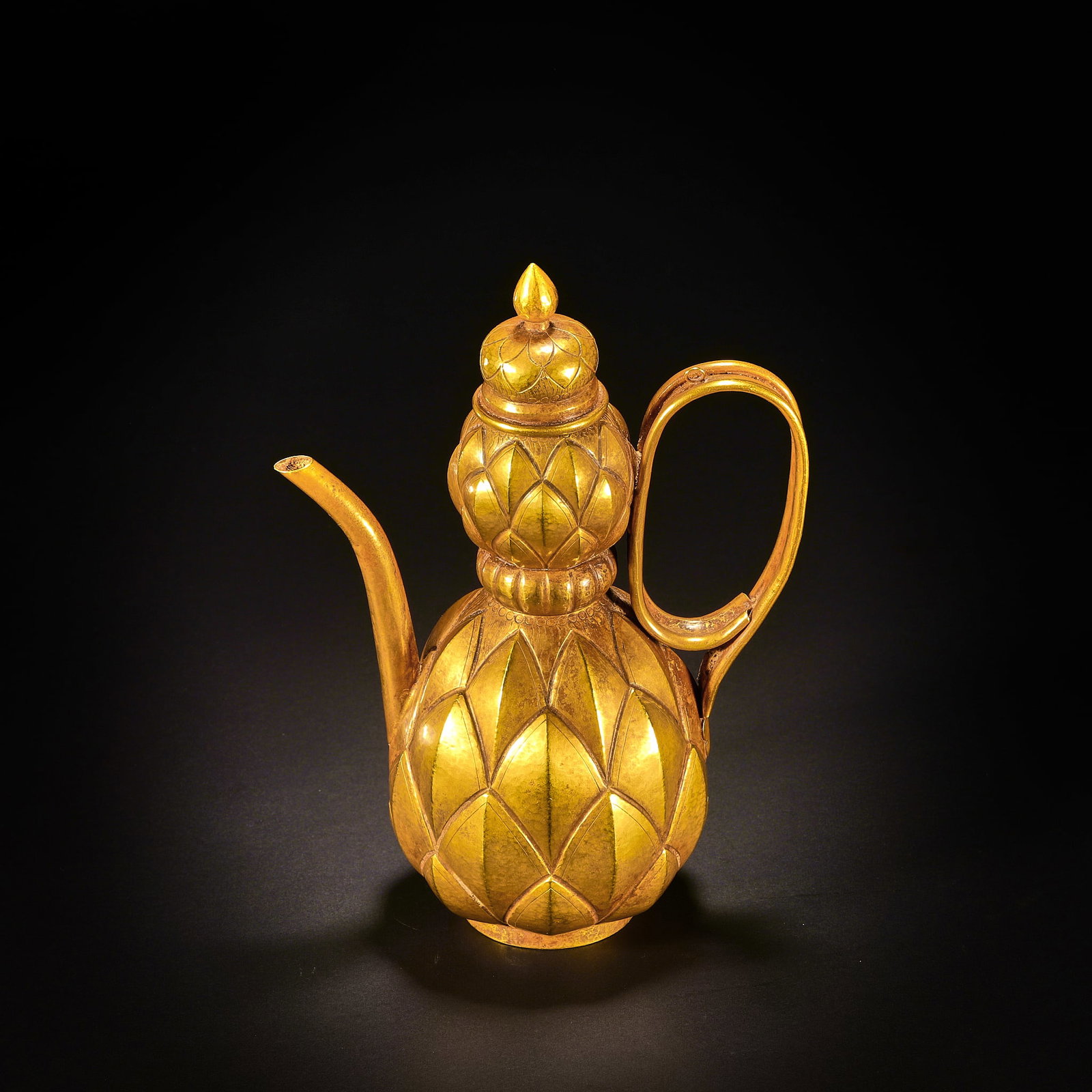 Before the Ming Dynasty, the gold dragon scale pattern holding pot: H16cm W12cm Weight242g