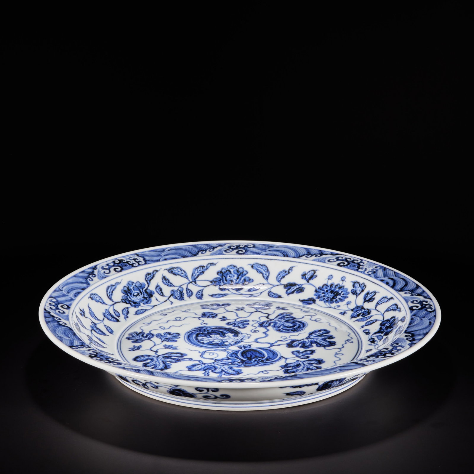 Ming Dynasty, blue flower pattern plate: H:6.3cm W:43.5cm