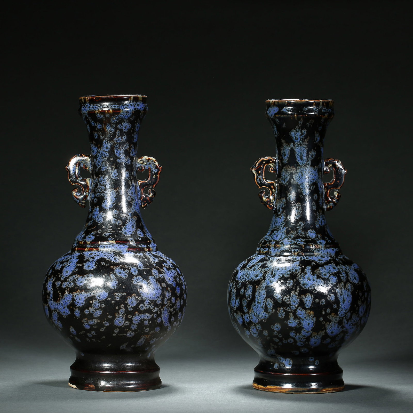 Before the Ming Dynasty built kiln double ear bottle: H26cm W12.5cm