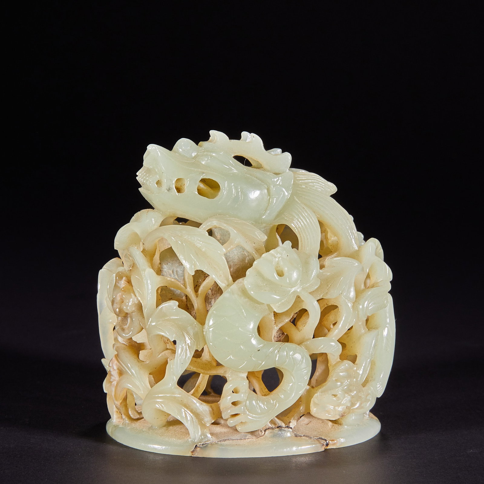 Before Ming Dynasty, Hetian jade dragon first furnace tripod: H:7cm W:6.5cm Weight:171g