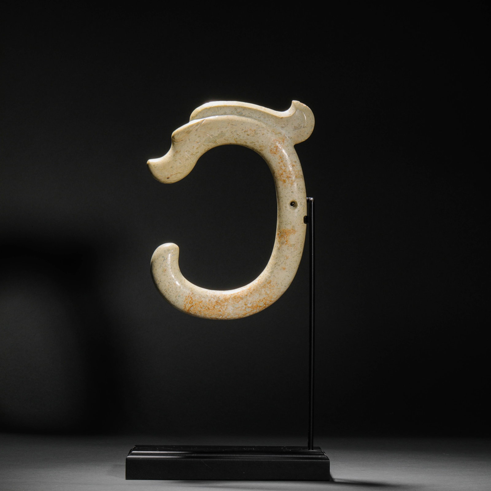 Before the Ming Dynasty, chicken bone white C- shaped dragon (1 of 17)
