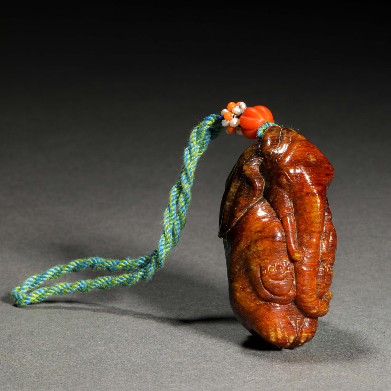 Qing Dynasty horny elephant handle: H5cm W3cm Weight23g