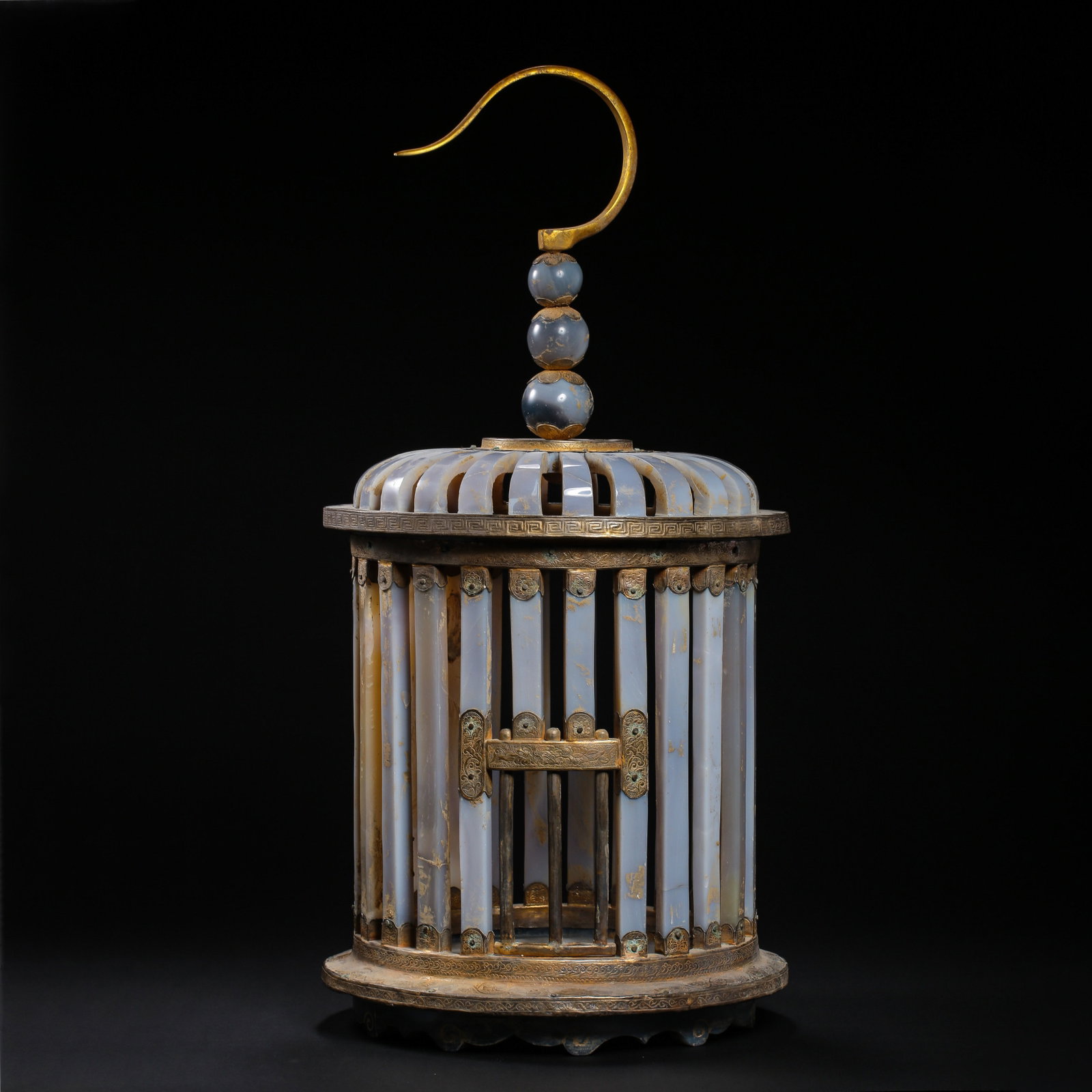 Before Ming Dynasty, agate wrapped gold birdcage: H53cm W26cm Weight6300g