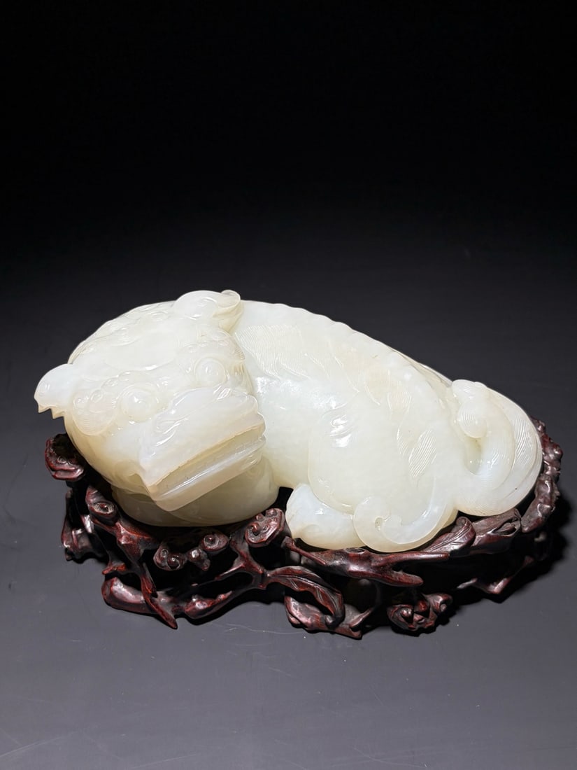 Qing Hetian Jade Lion Ornaments: H5.8 cm W 16.5cm Wight1142 g
