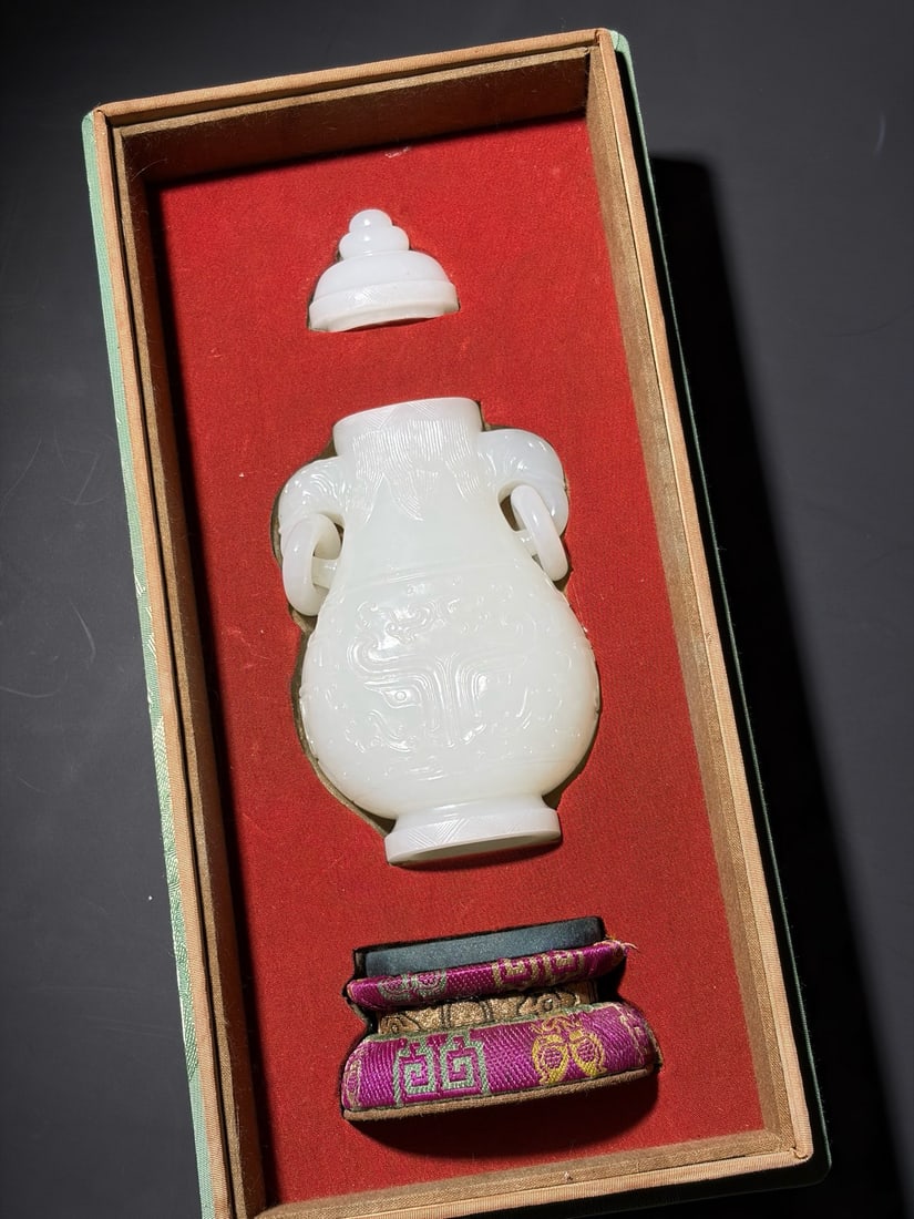 Qing Hetian Jade Meal Pattern Elephant Ear Bottle: H13.5 cm W7 cm Wight281 g