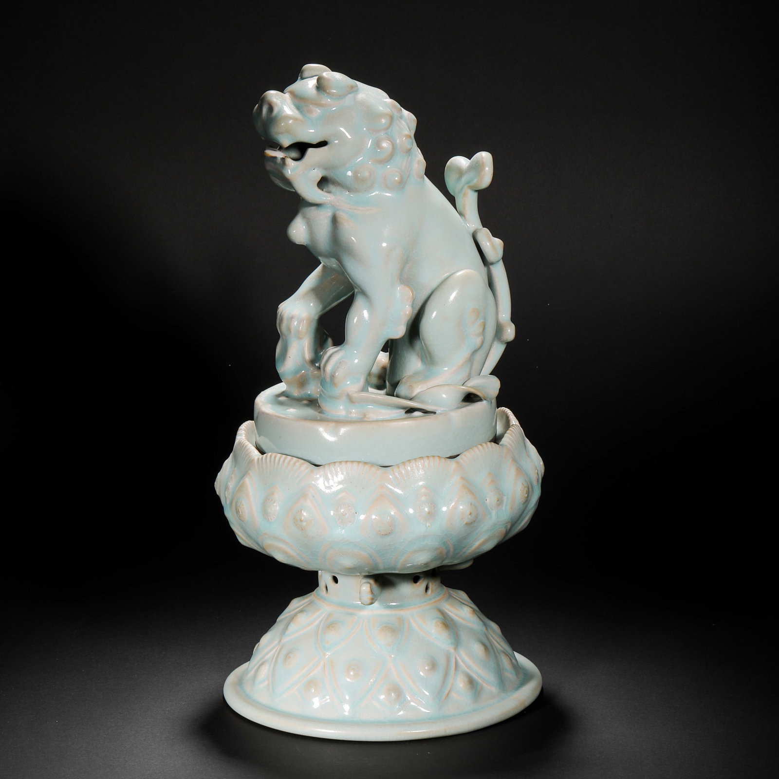 Before the Ming Dynasty, Ru Kiln Lion Aromatherapy Furnace: H38cm W17cm