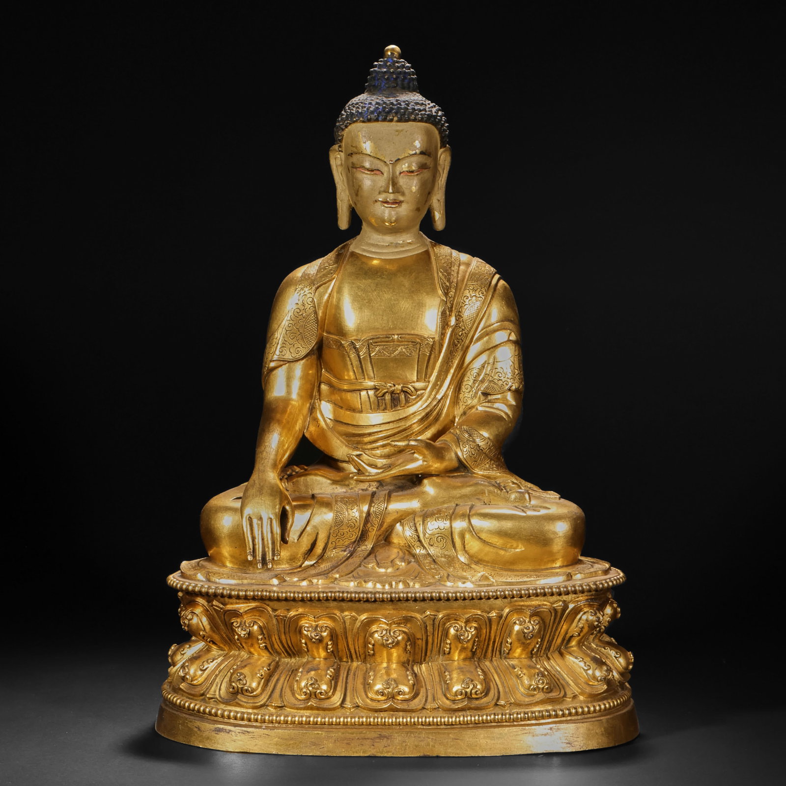 The bronze gilt of the Qing Dynasty is connected with the Buddha statue. (1 of 17)