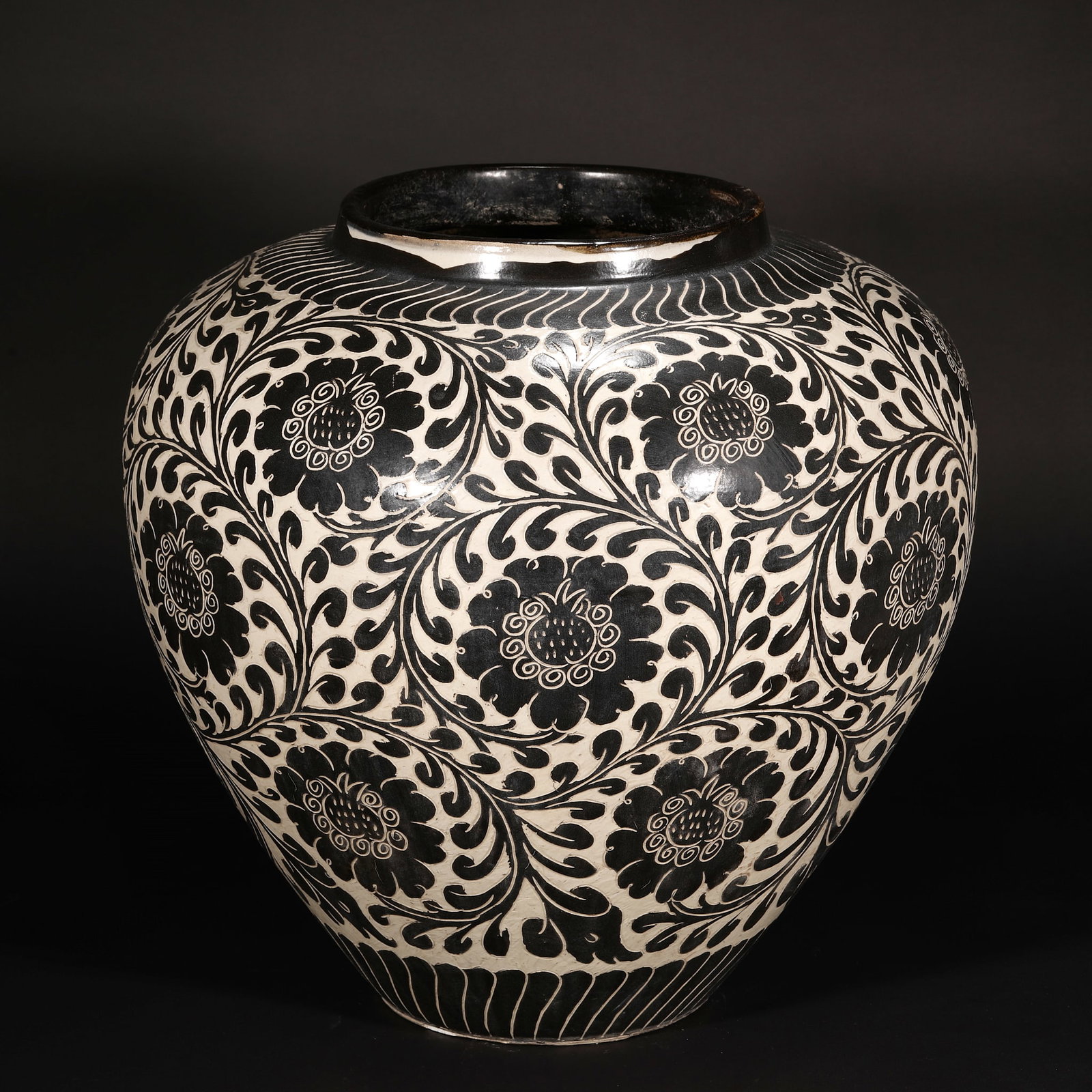 Before the Ming Dynasty, the Cizhou kiln carved big pot: H32cm W40cmWeightg