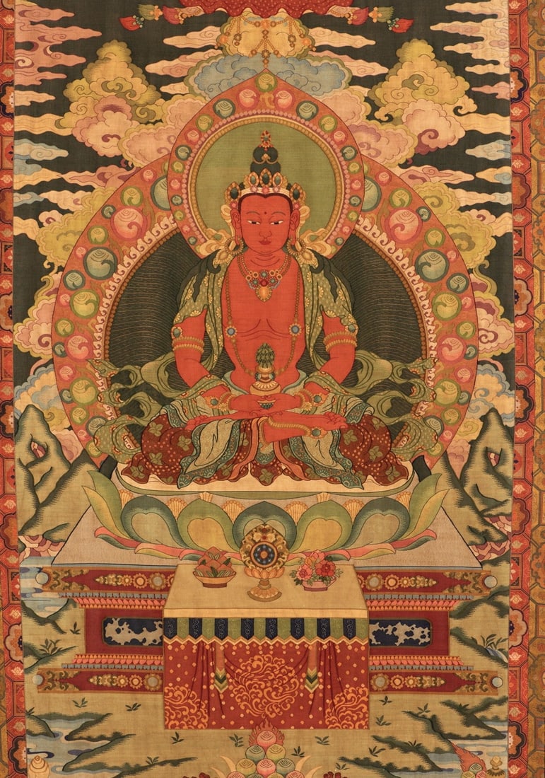 In the Qing Dynasty, the tapestry silk boundless longevity Buddha Thangka (1 of 8)
