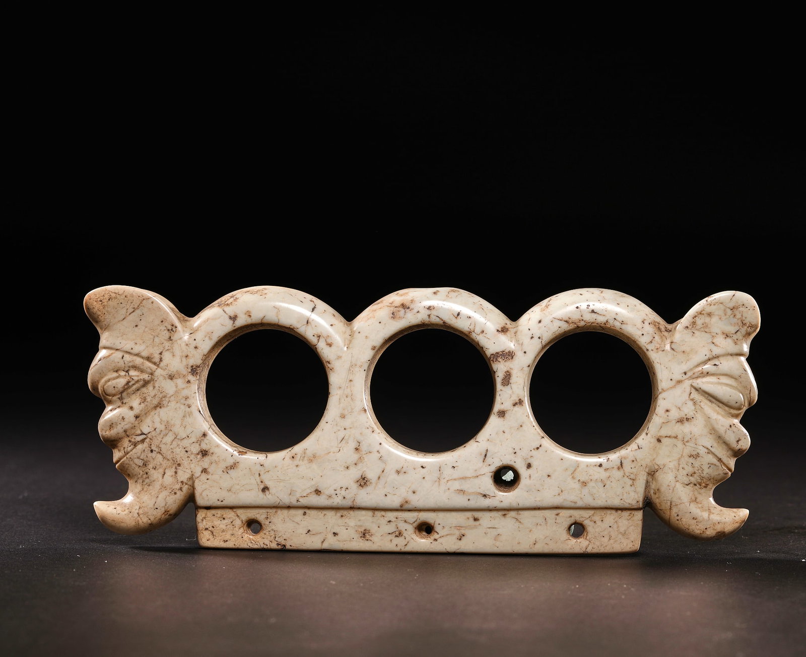Hongshan culture chicken bone white triplets: H7cm W17cm Weight236g