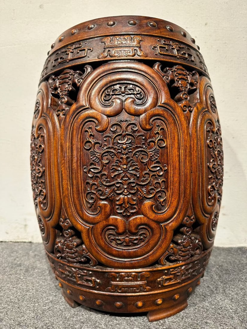 Huanghua pear drum stool in Qing Dynasty: H47 cm W28 cm