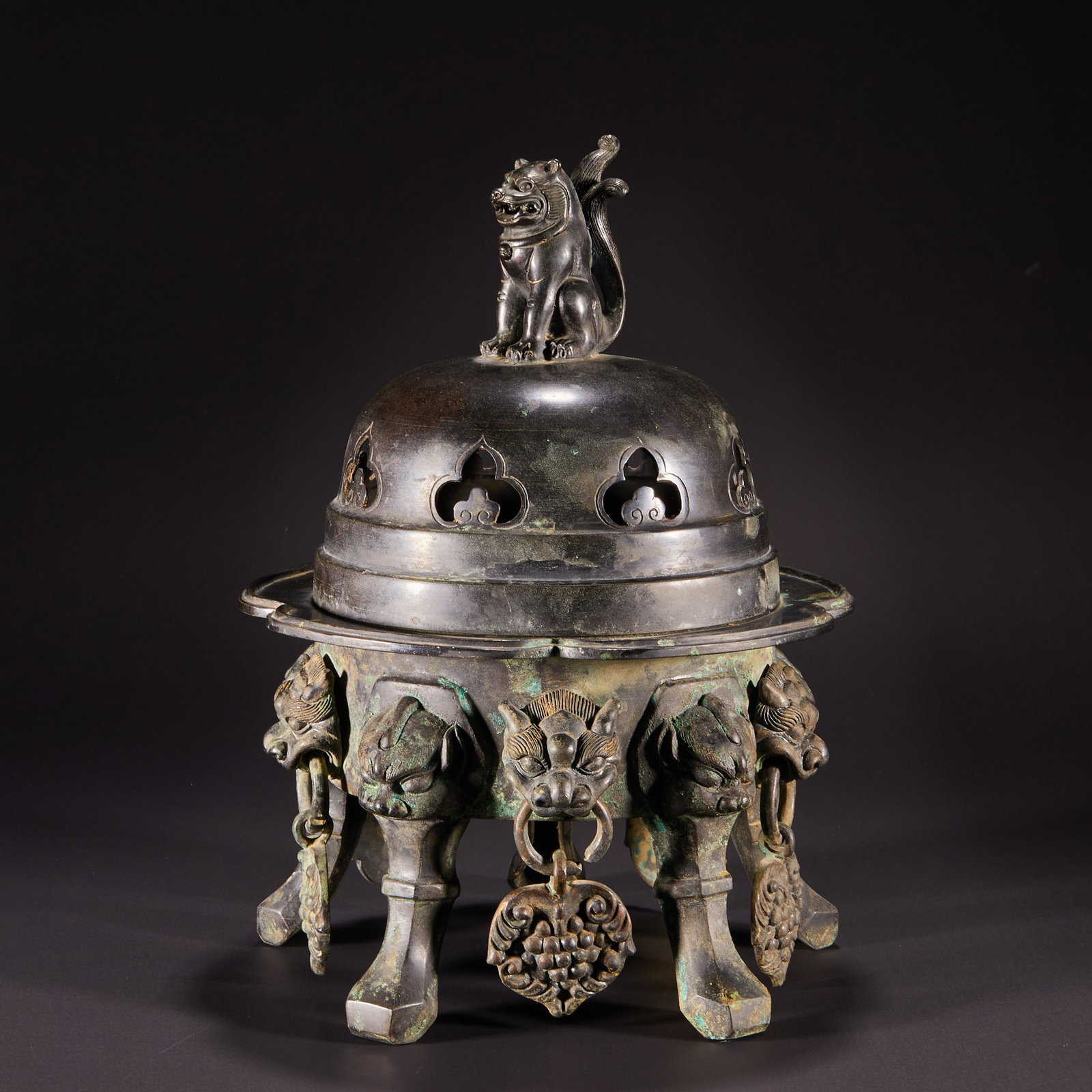 Before the Ming Dynasty, silver animal head aromatherapy furnace: H:19cm W:25cm