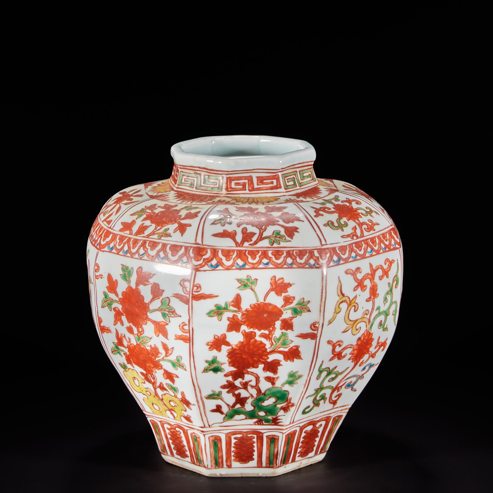 Ming Dynasty, red and green flower pattern eight square jar (1 of 9)