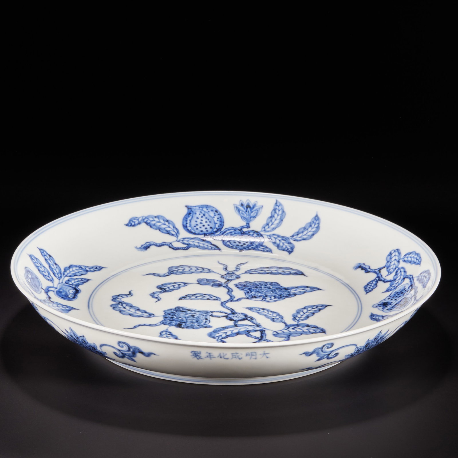 Ming Dynasty, blue flower pattern plate: H:5.2cm W:30.4cm