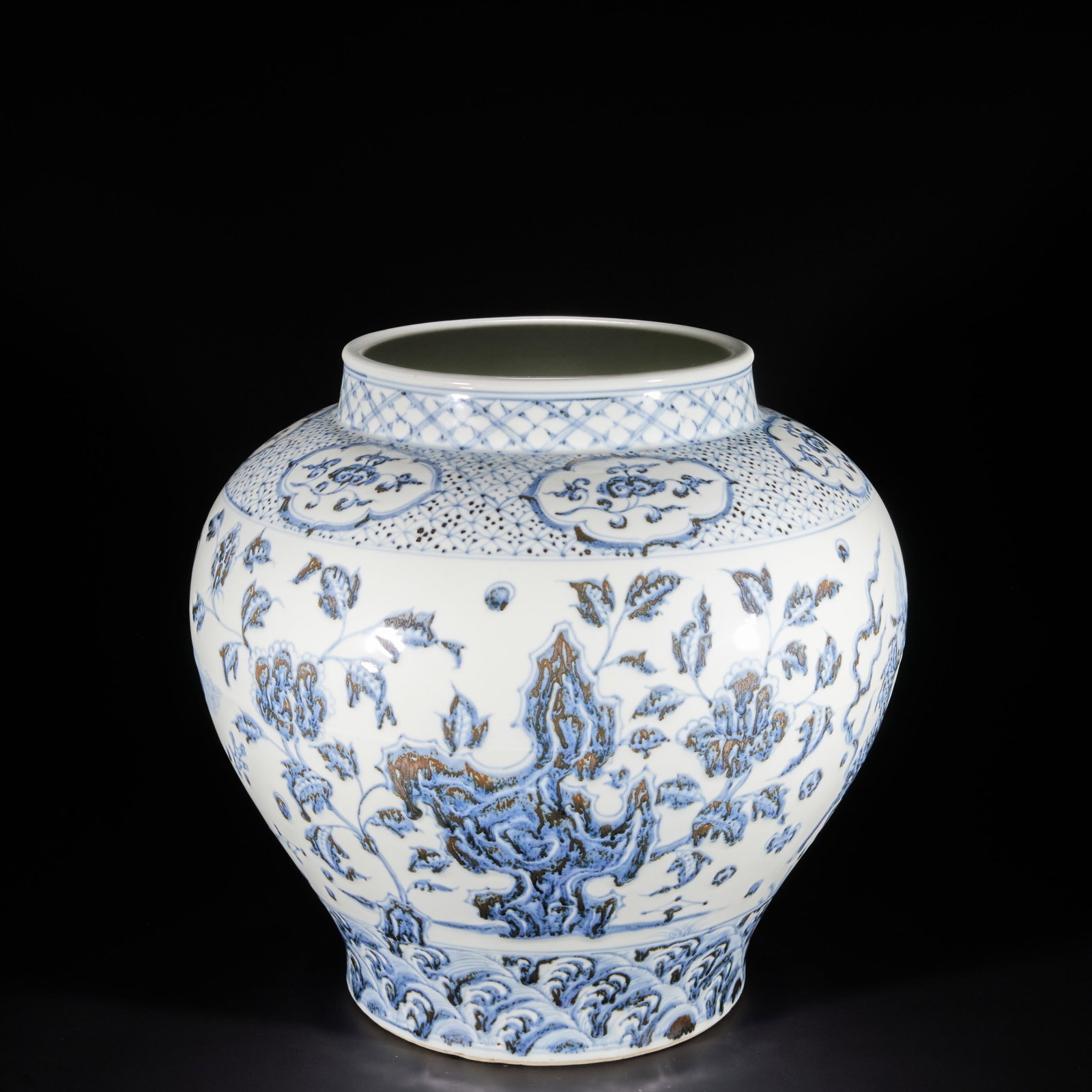 Ming Dynasty, blue flower flower pattern big pot (1 of 15)